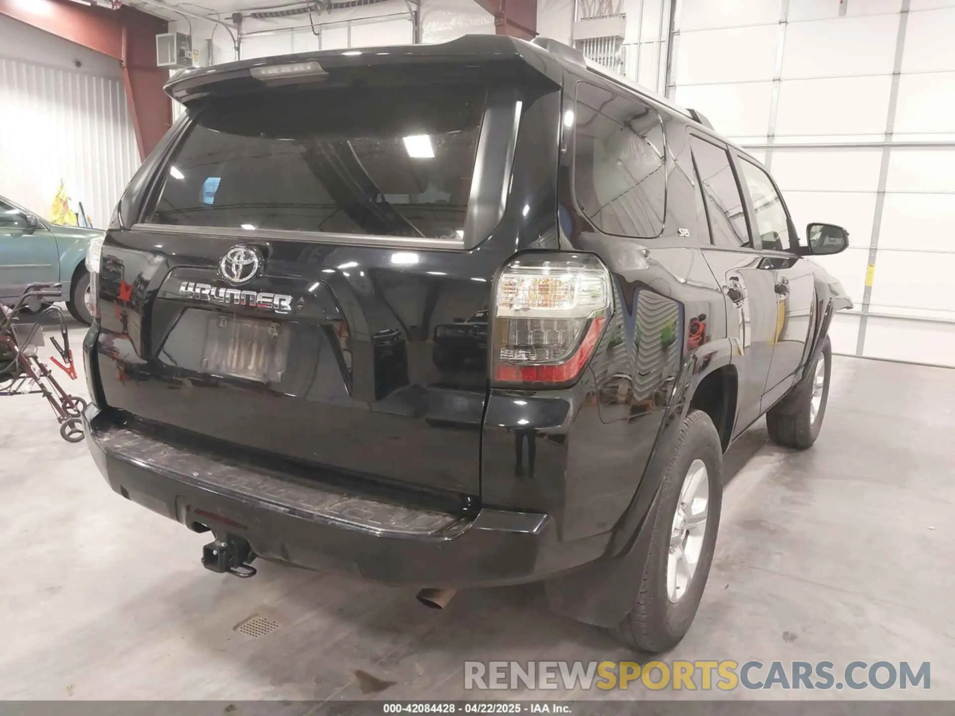 4 Фотография поврежденного автомобиля JTEMU5JR9R6253100 TOYOTA 4RUNNER 2024