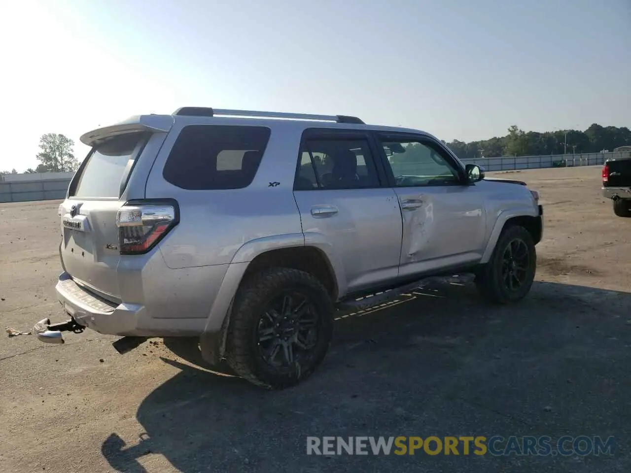 3 Photograph of a damaged car JTENU5JR3R6247507 TOYOTA 4RUNNER 2024