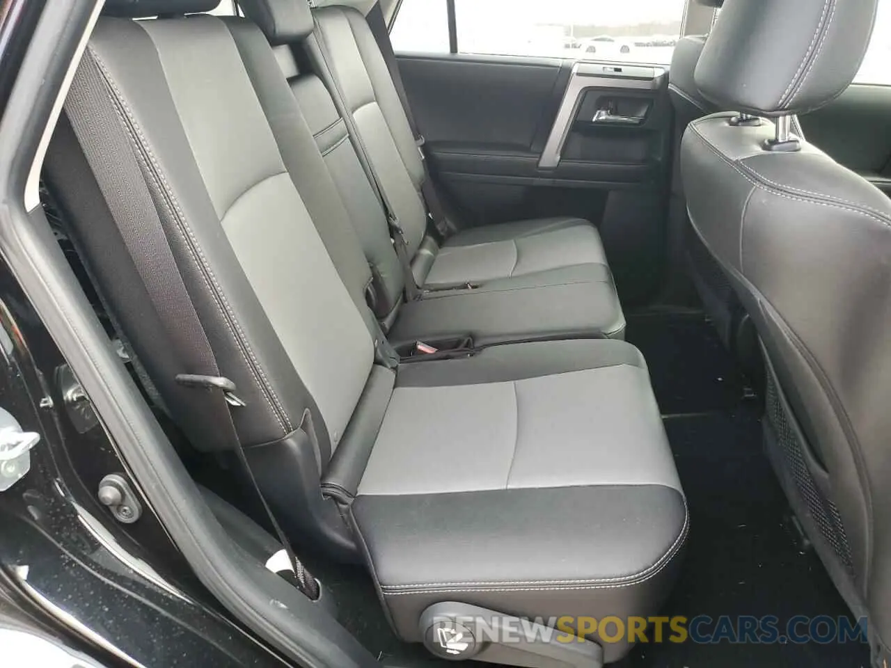 12 Фотография поврежденного автомобиля JTENU5JR4R6228061 TOYOTA 4RUNNER 2024