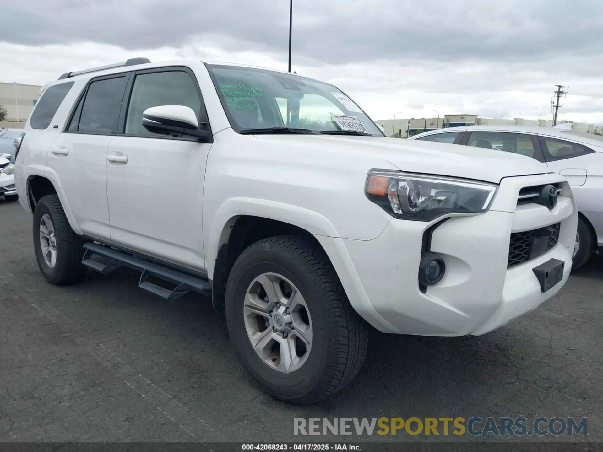 1 Фотография поврежденного автомобиля JTENU5JR4R6243479 TOYOTA 4RUNNER 2024