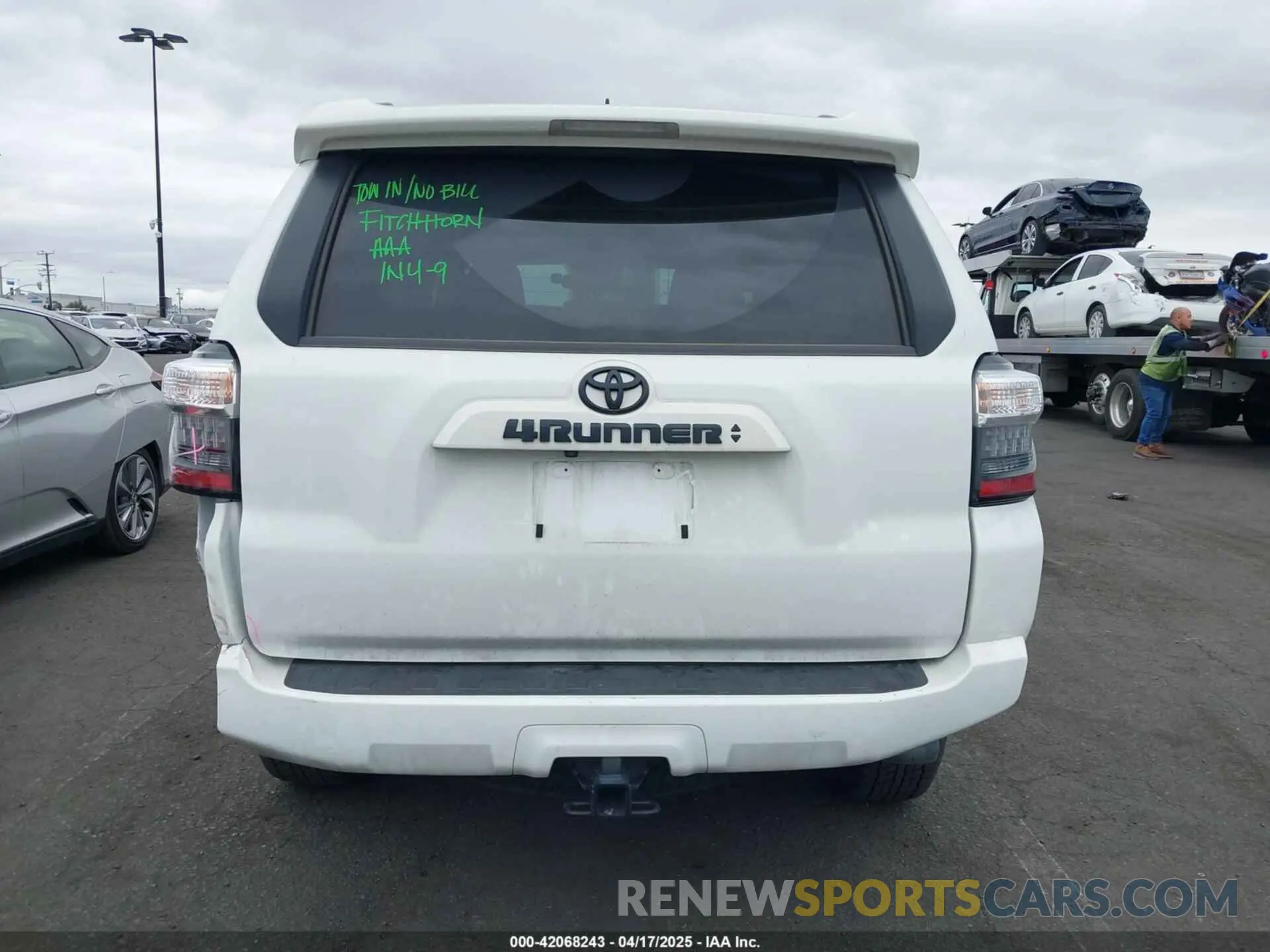17 Фотография поврежденного автомобиля JTENU5JR4R6243479 TOYOTA 4RUNNER 2024