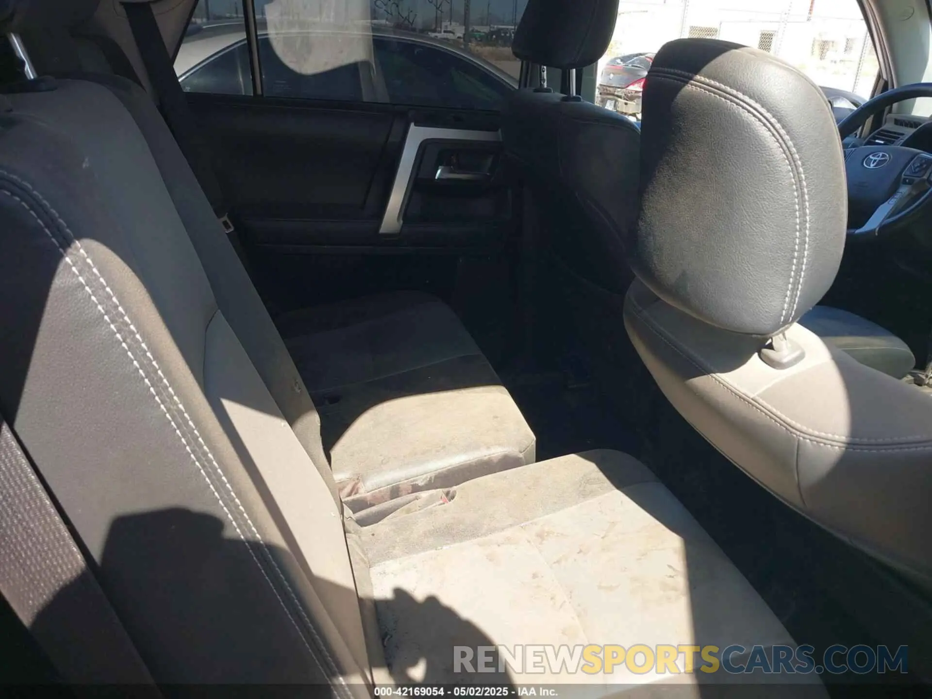 8 Photograph of a damaged car JTENU5JR8R6285394 TOYOTA 4RUNNER 2024