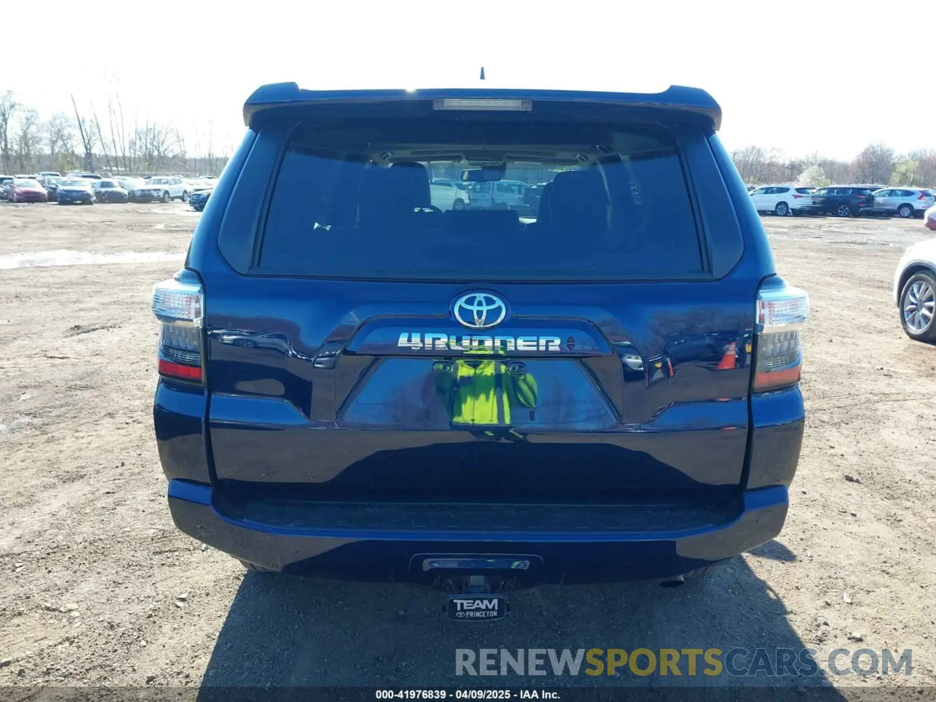 16 Photograph of a damaged car JTENU5JR9R6287820 TOYOTA 4RUNNER 2024