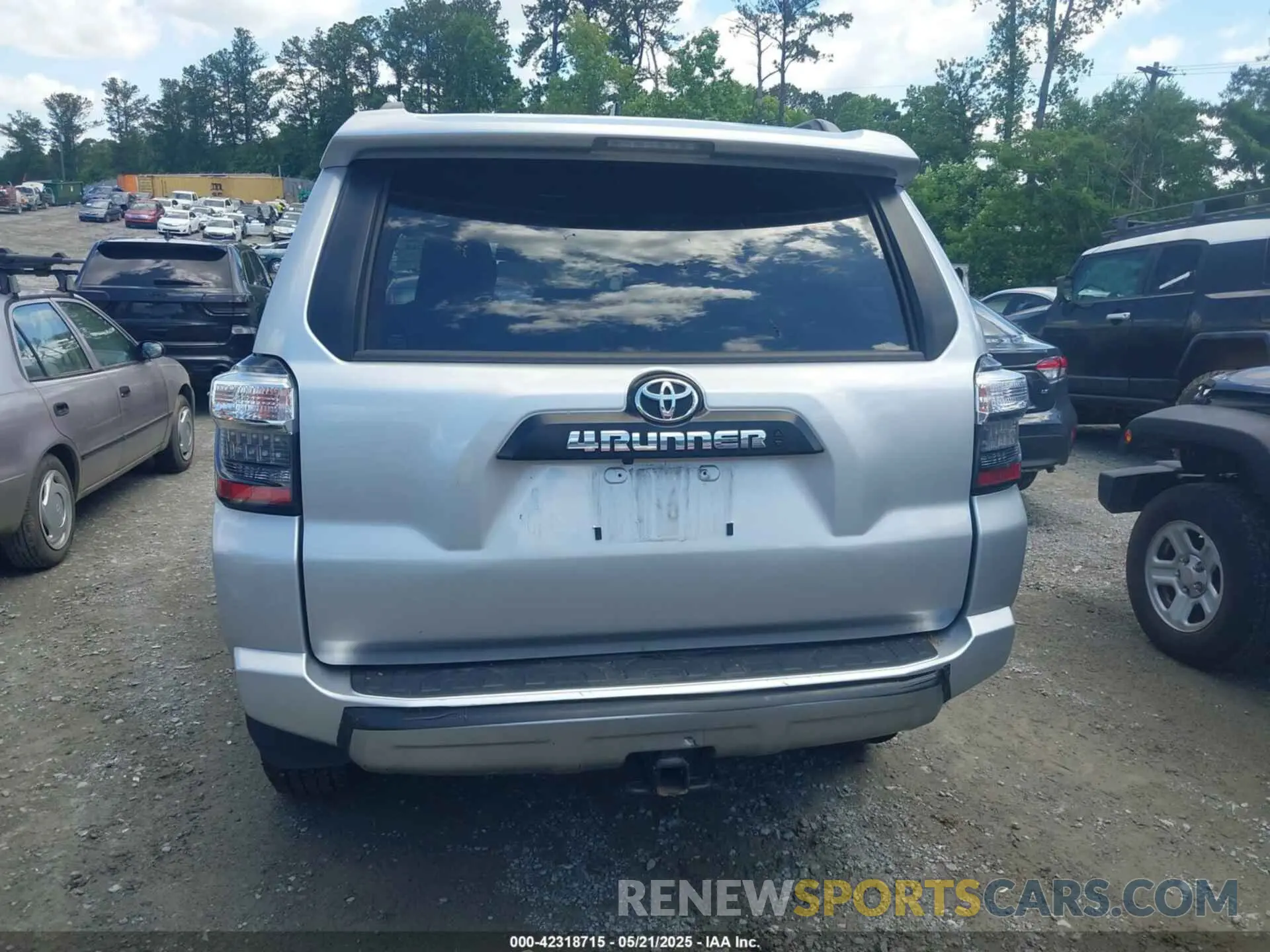 16 Photograph of a damaged car JTEPU5JR7R6256199 TOYOTA 4RUNNER 2024