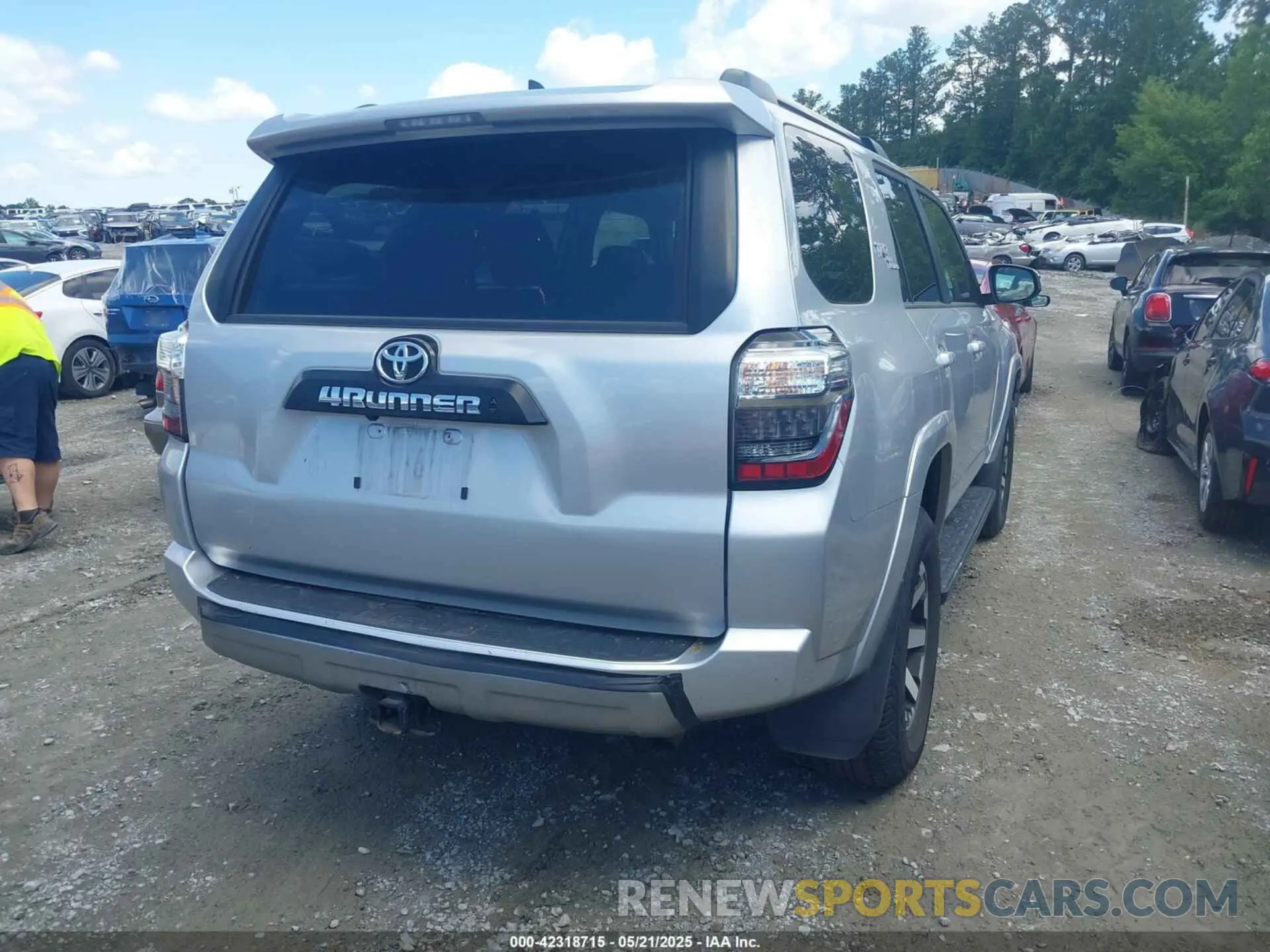 4 Photograph of a damaged car JTEPU5JR7R6256199 TOYOTA 4RUNNER 2024