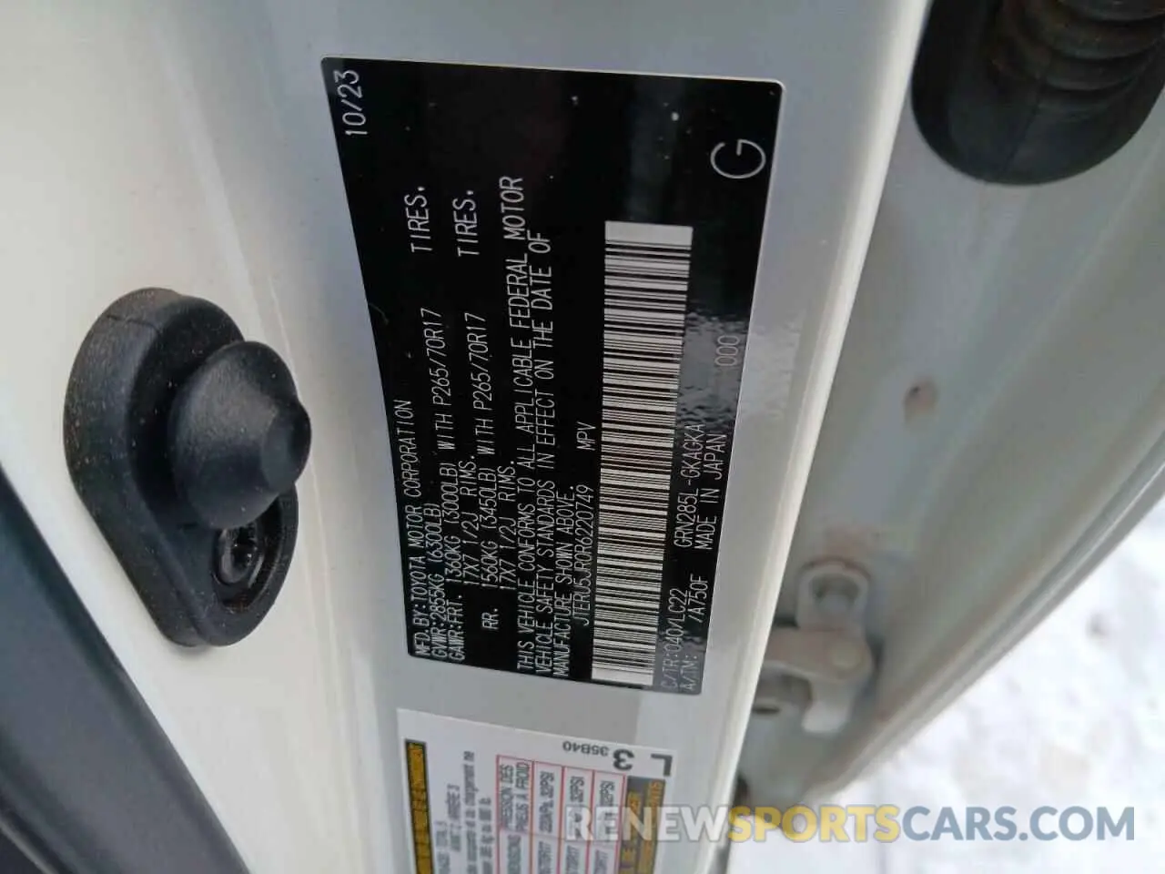 12 Photograph of a damaged car JTERU5JR0R6220749 TOYOTA 4RUNNER 2024
