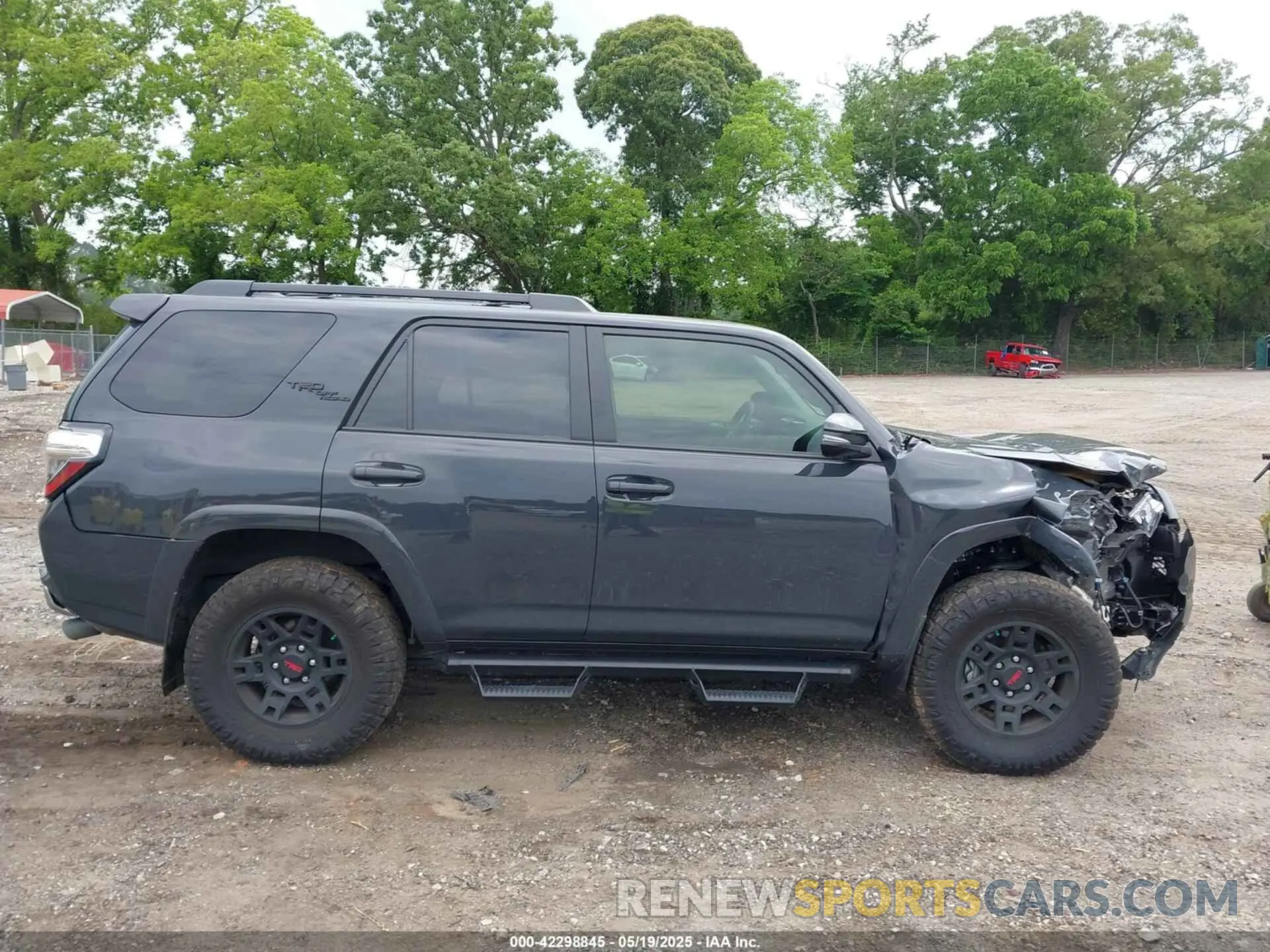 13 Photograph of a damaged car JTERU5JR0R6287612 TOYOTA 4RUNNER 2024
