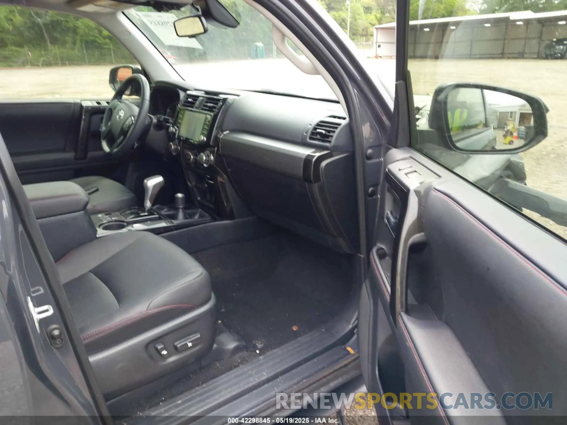 5 Photograph of a damaged car JTERU5JR0R6287612 TOYOTA 4RUNNER 2024