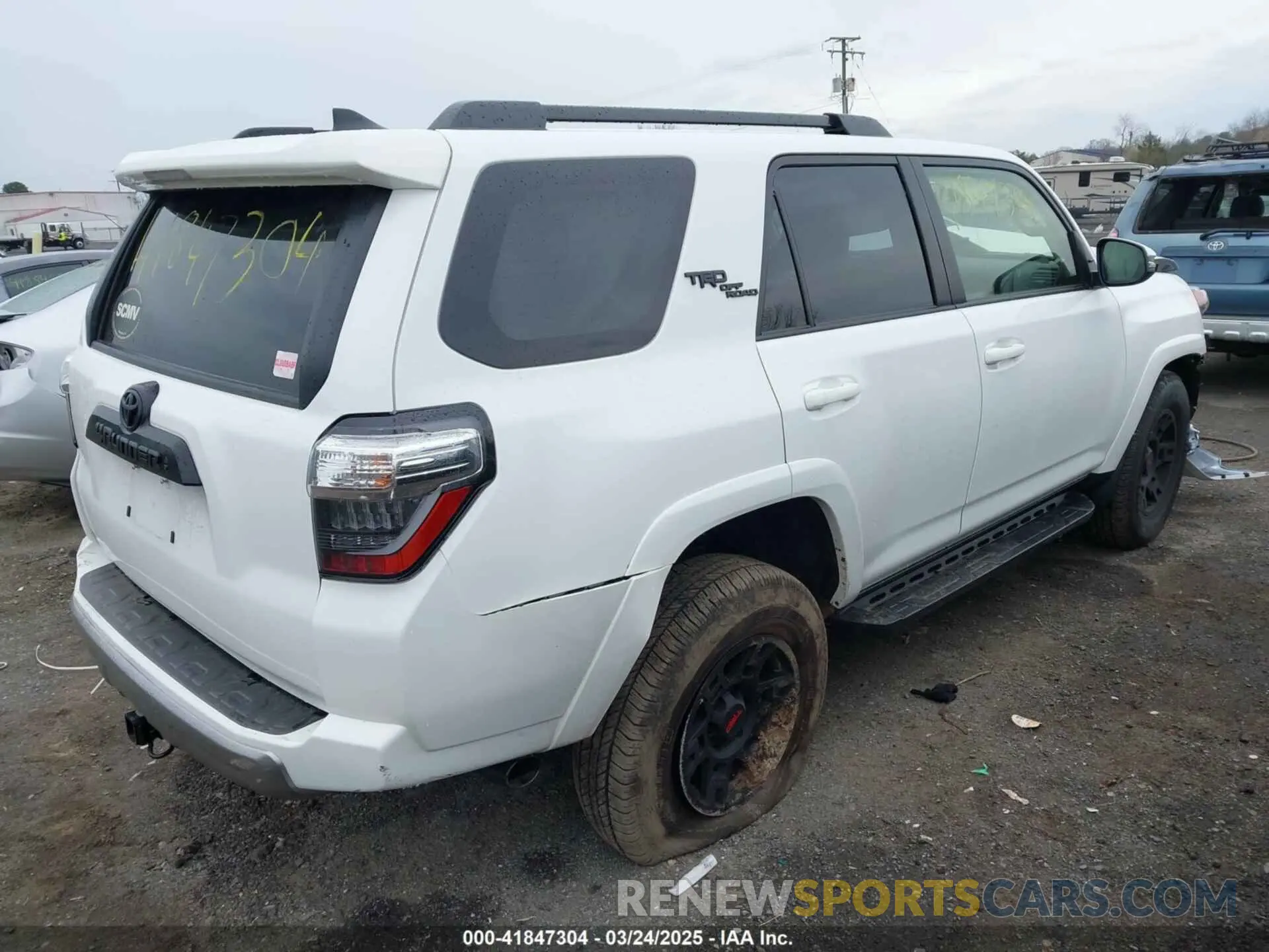 4 Photograph of a damaged car JTERU5JR0R6293202 TOYOTA 4RUNNER 2024