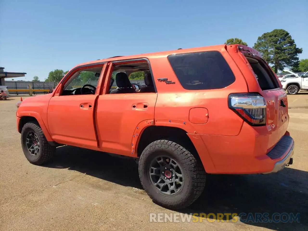 2 Фотография поврежденного автомобиля JTERU5JR3R6301177 TOYOTA 4RUNNER 2024