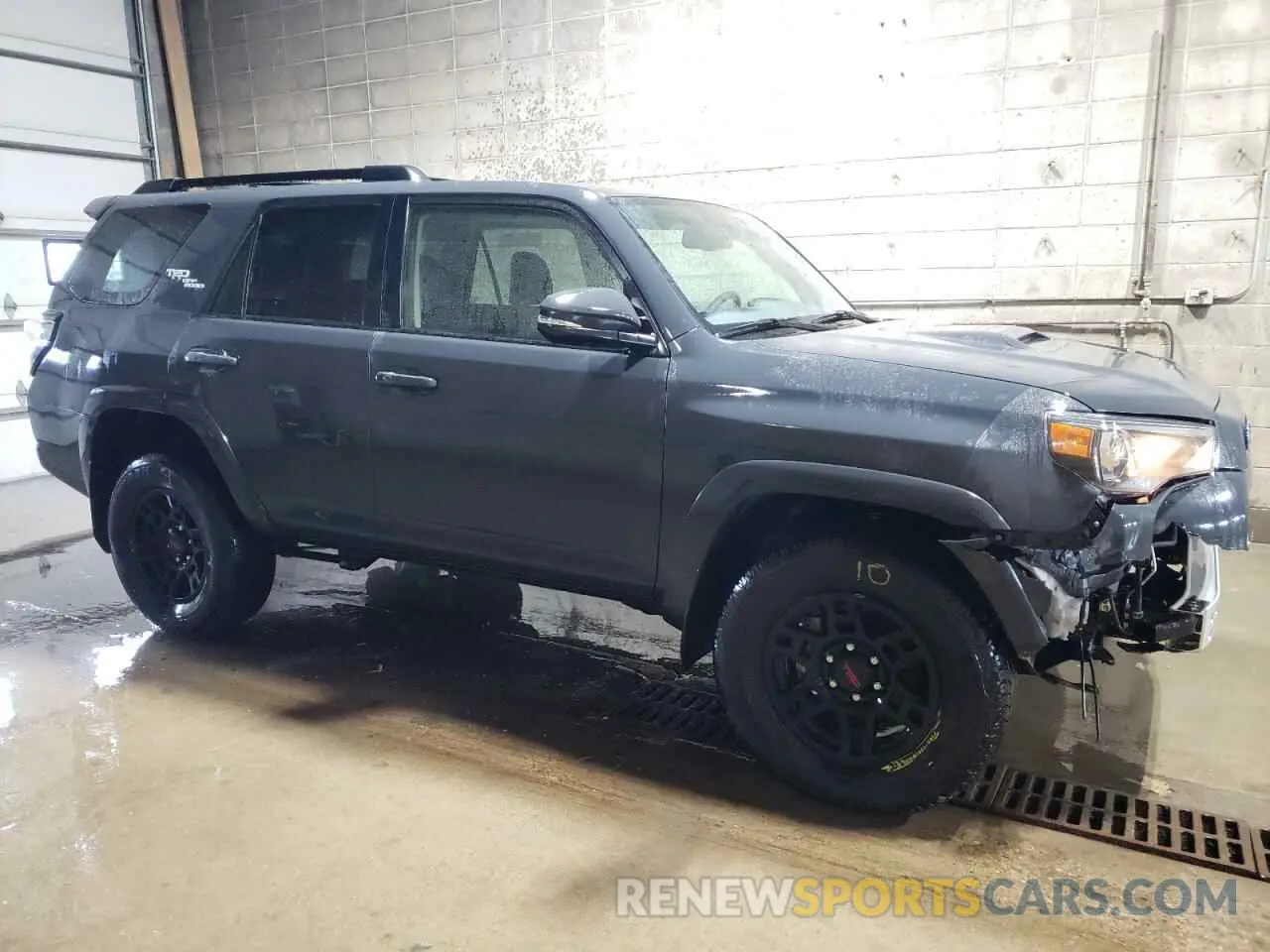 4 Фотография поврежденного автомобиля JTERU5JR5R6222349 TOYOTA 4RUNNER 2024