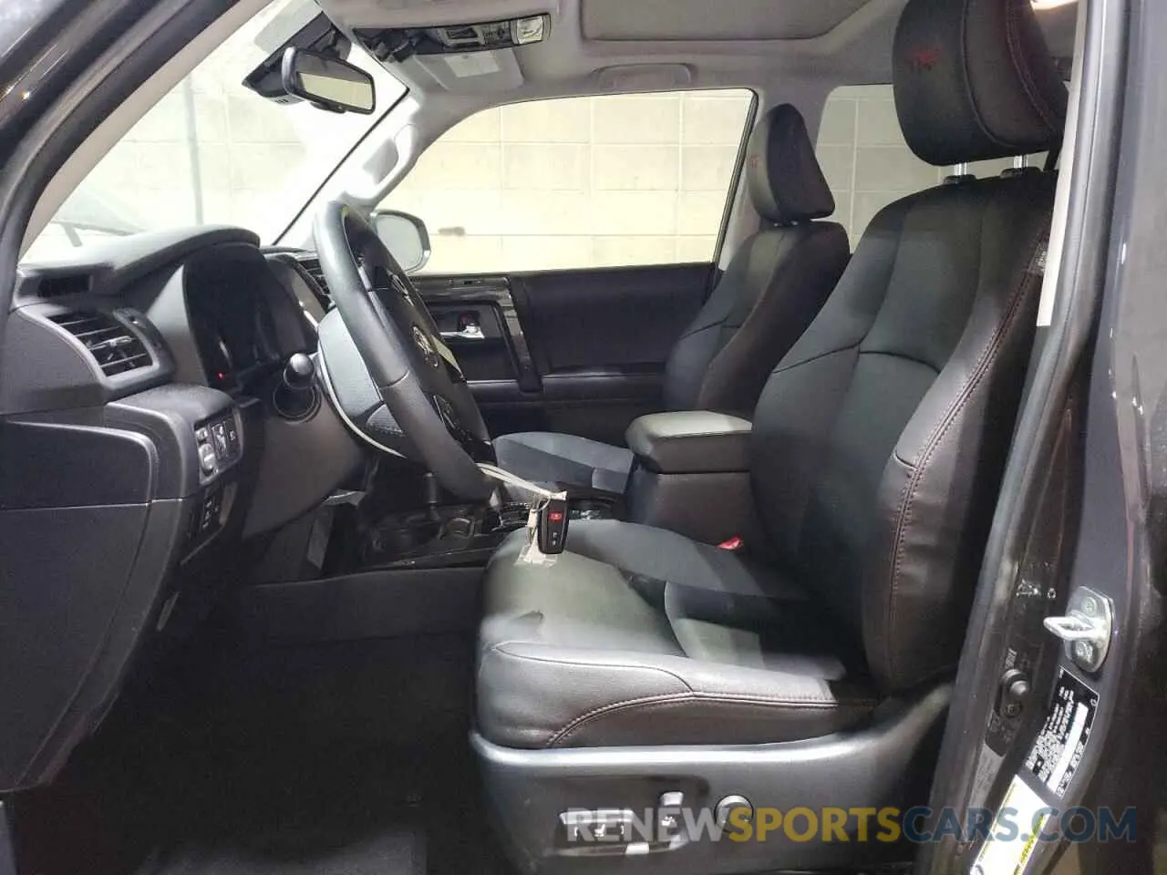 7 Фотография поврежденного автомобиля JTERU5JR5R6222349 TOYOTA 4RUNNER 2024
