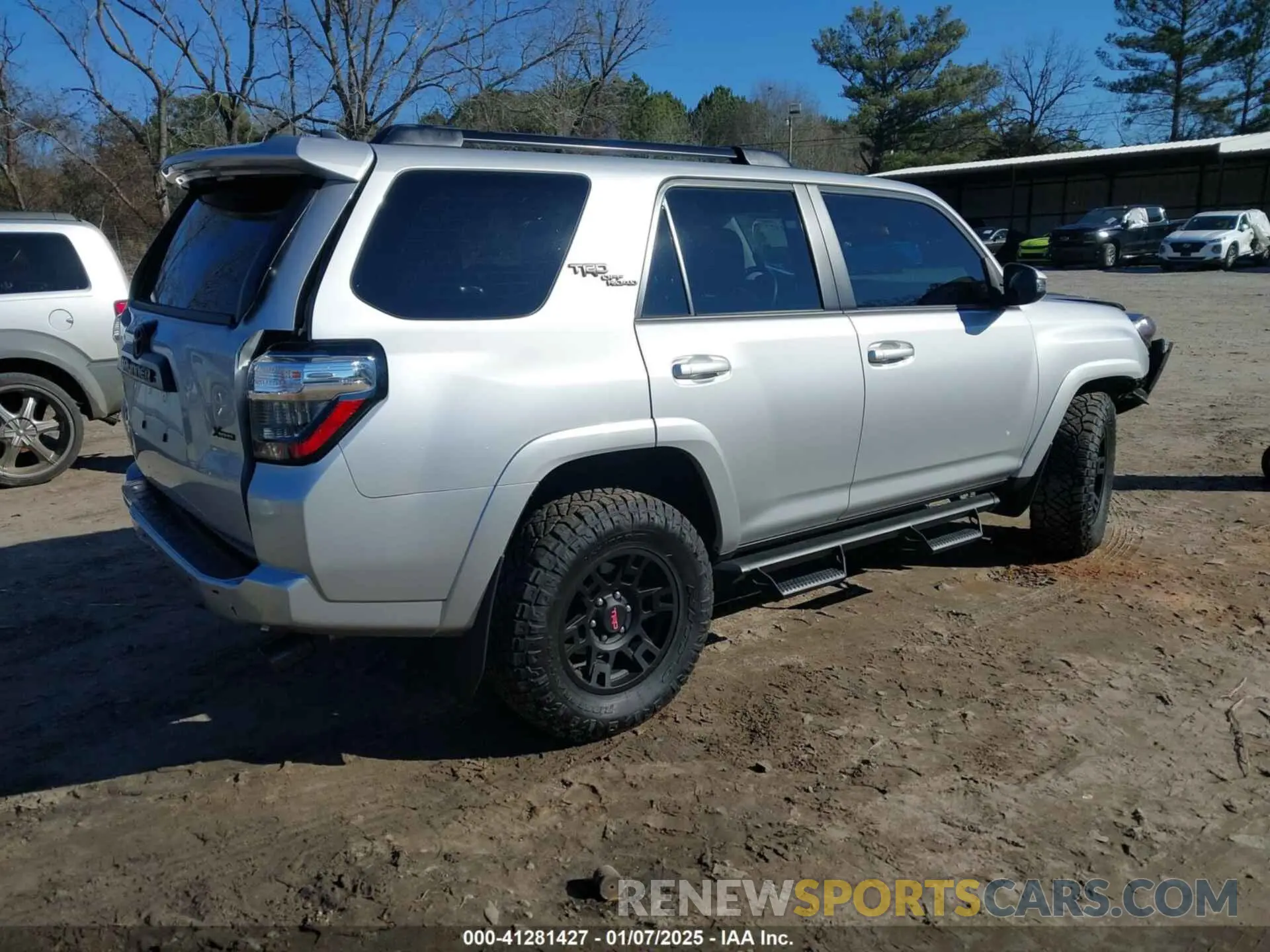 4 Фотография поврежденного автомобиля JTERU5JR6R6255876 TOYOTA 4RUNNER 2024