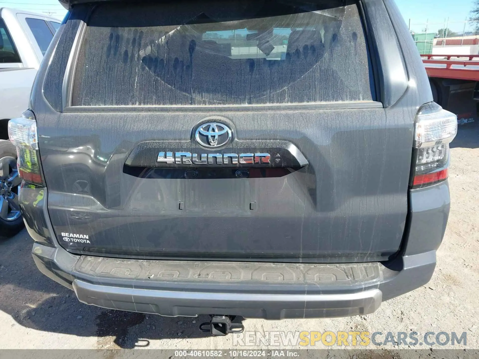 16 Photograph of a damaged car JTERU5JR8R6213886 TOYOTA 4RUNNER 2024