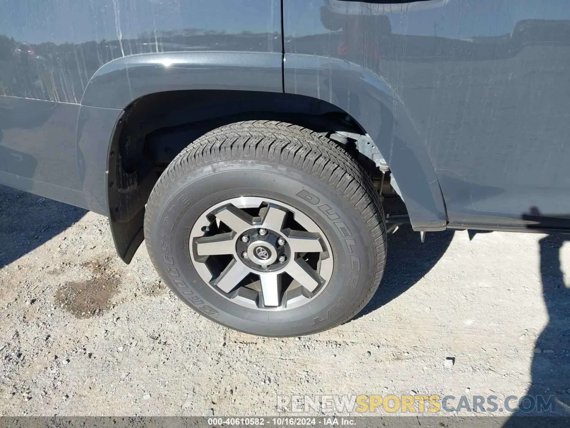 18 Photograph of a damaged car JTERU5JR8R6213886 TOYOTA 4RUNNER 2024