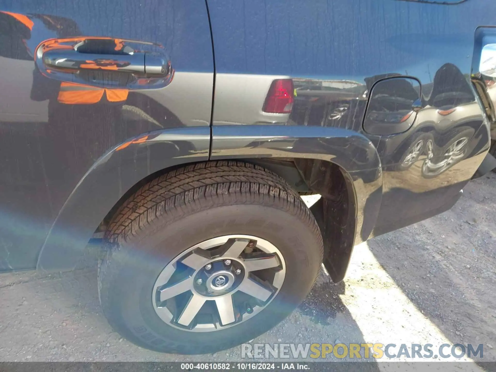 20 Photograph of a damaged car JTERU5JR8R6213886 TOYOTA 4RUNNER 2024