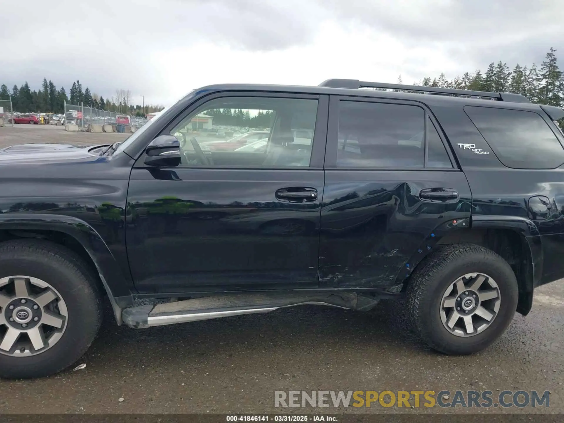 14 Photograph of a damaged car JTERU5JR9R6221883 TOYOTA 4RUNNER 2024