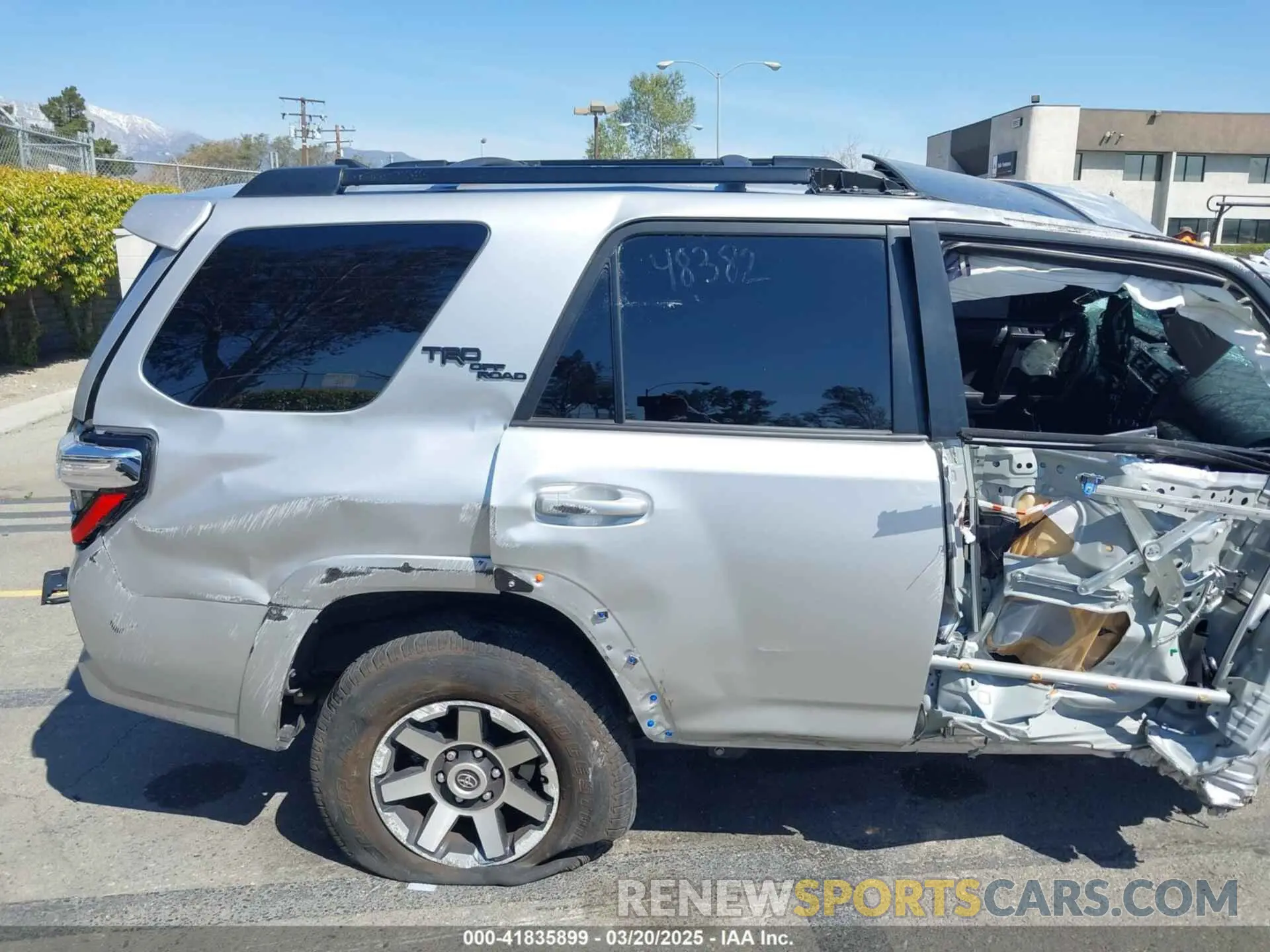 12 Фотография поврежденного автомобиля JTERU5JRXR6293448 TOYOTA 4RUNNER 2024