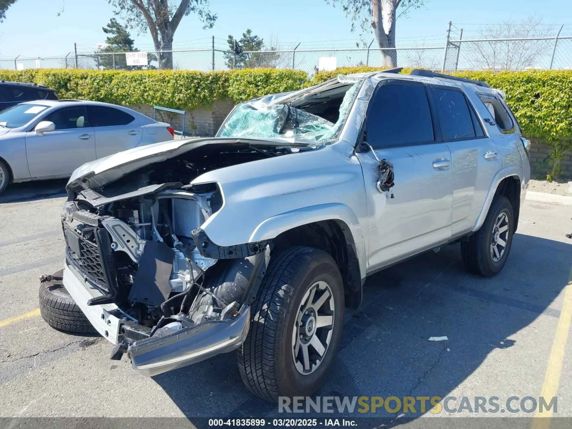 2 Фотография поврежденного автомобиля JTERU5JRXR6293448 TOYOTA 4RUNNER 2024