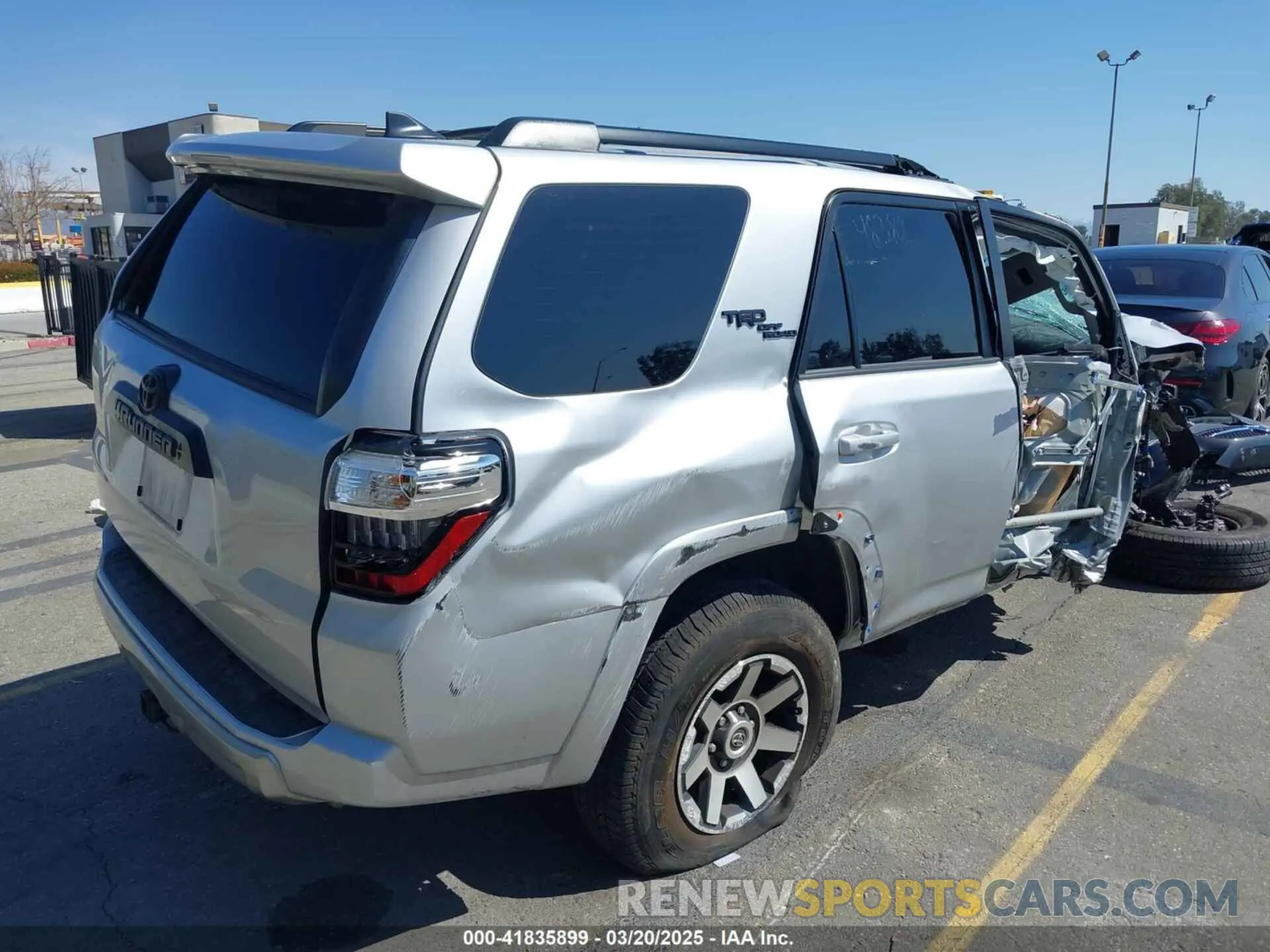 4 Фотография поврежденного автомобиля JTERU5JRXR6293448 TOYOTA 4RUNNER 2024
