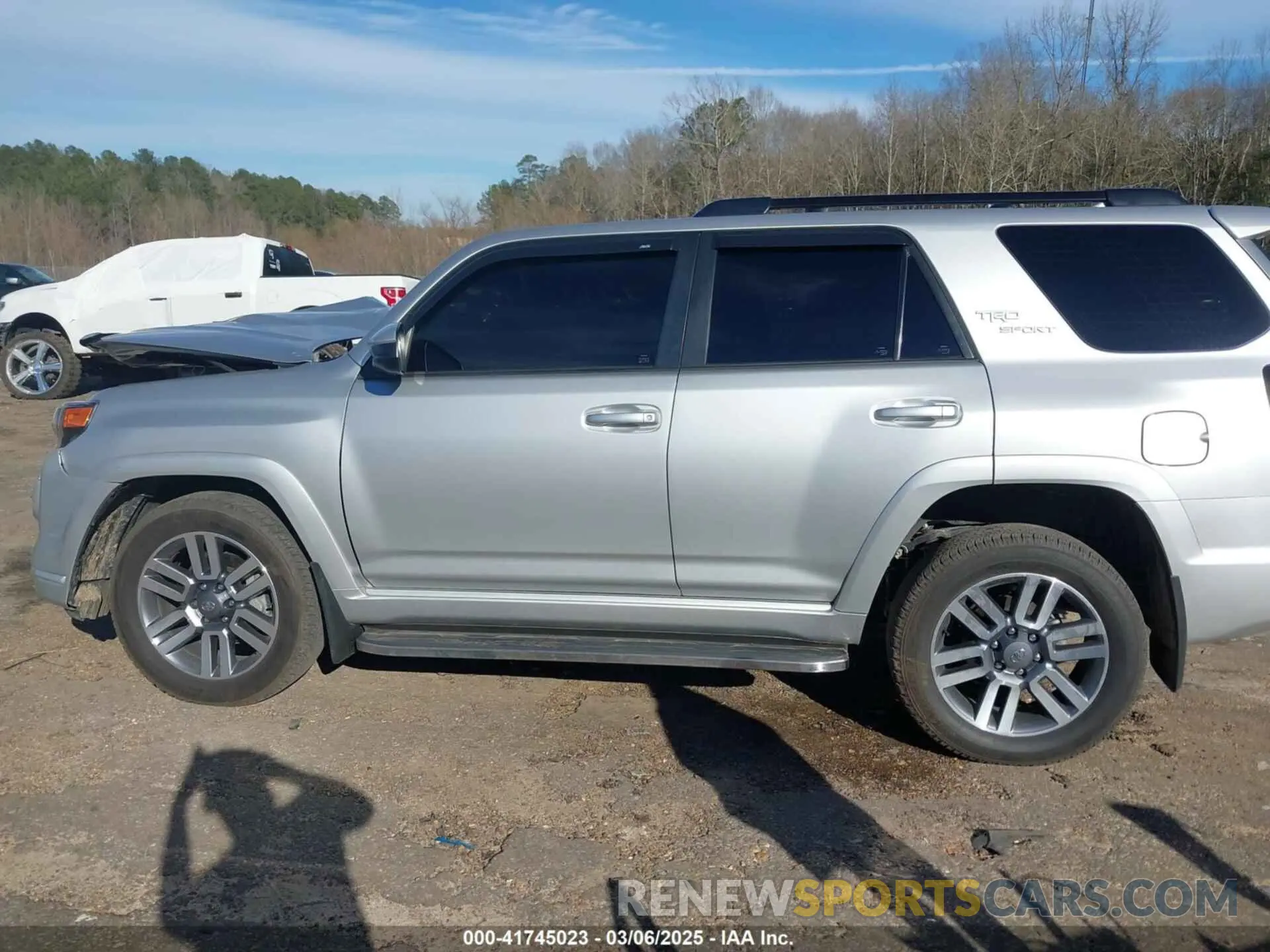 15 Photograph of a damaged car JTESU5JR9R6245148 TOYOTA 4RUNNER 2024