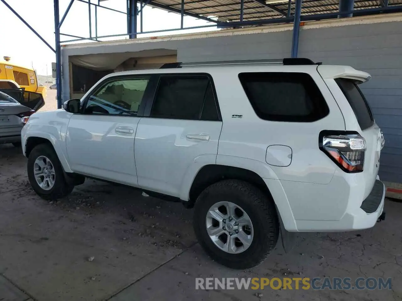 2 Фотография поврежденного автомобиля JTEMU5JR8P6204578 TOYOTA 4RUNNER SE 2023