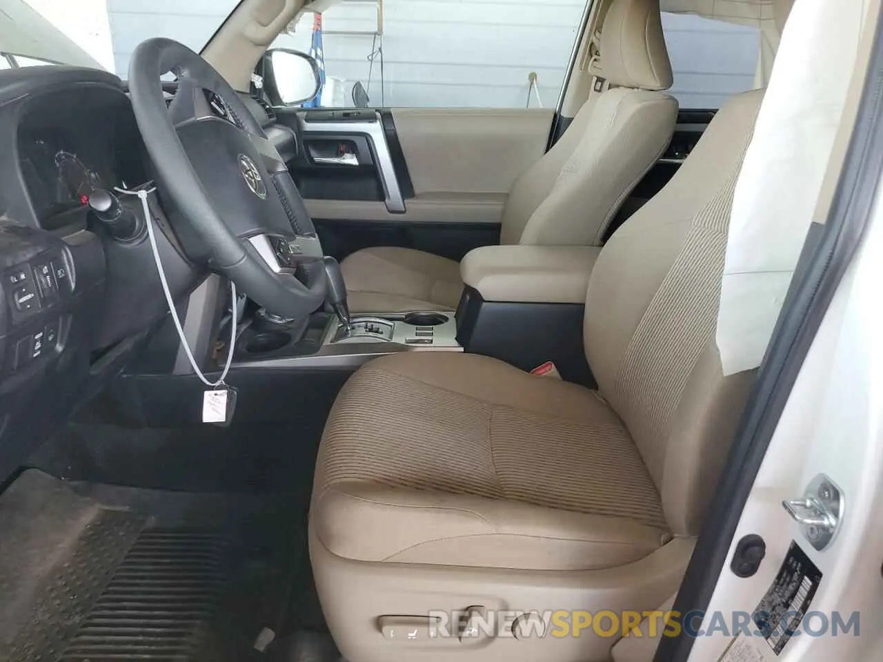 7 Фотография поврежденного автомобиля JTEMU5JR8P6204578 TOYOTA 4RUNNER SE 2023