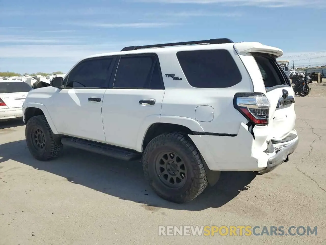 2 Photograph of a damaged car JTERU5JR6P6089162 TOYOTA 4RUNNER SE 2023