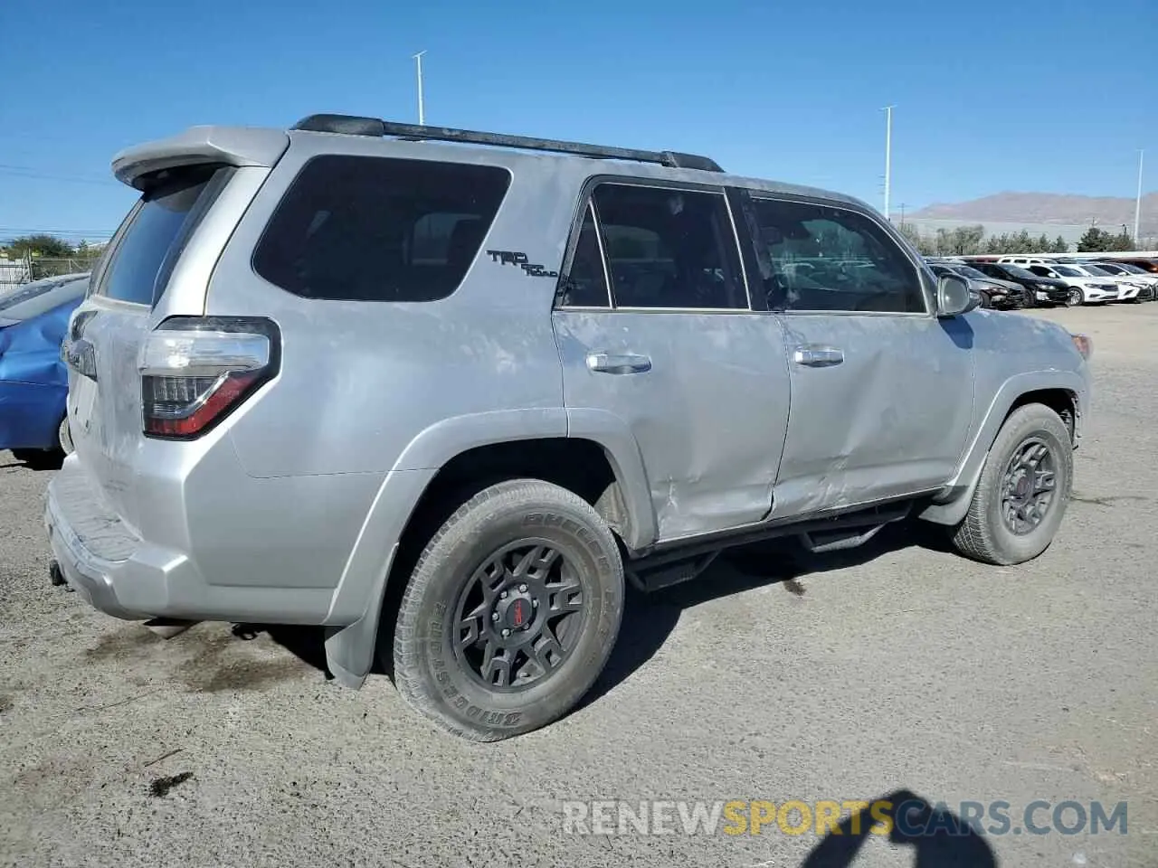 3 Фотография поврежденного автомобиля JTERU5JR7P6179548 TOYOTA 4RUNNER SE 2023