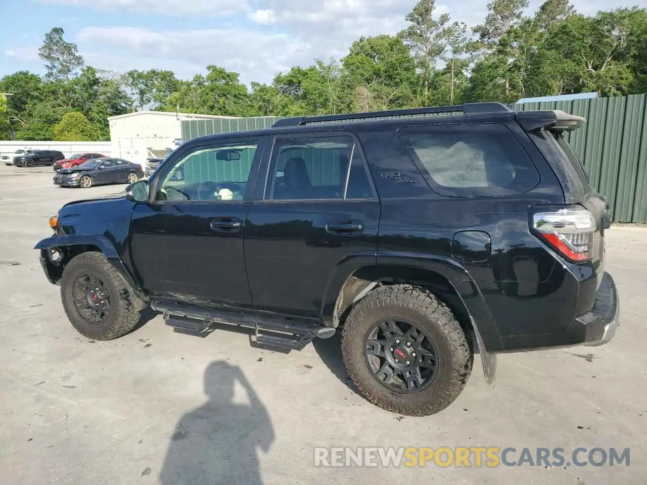 2 Photograph of a damaged car JTERU5JR9P6203543 TOYOTA 4RUNNER SE 2023