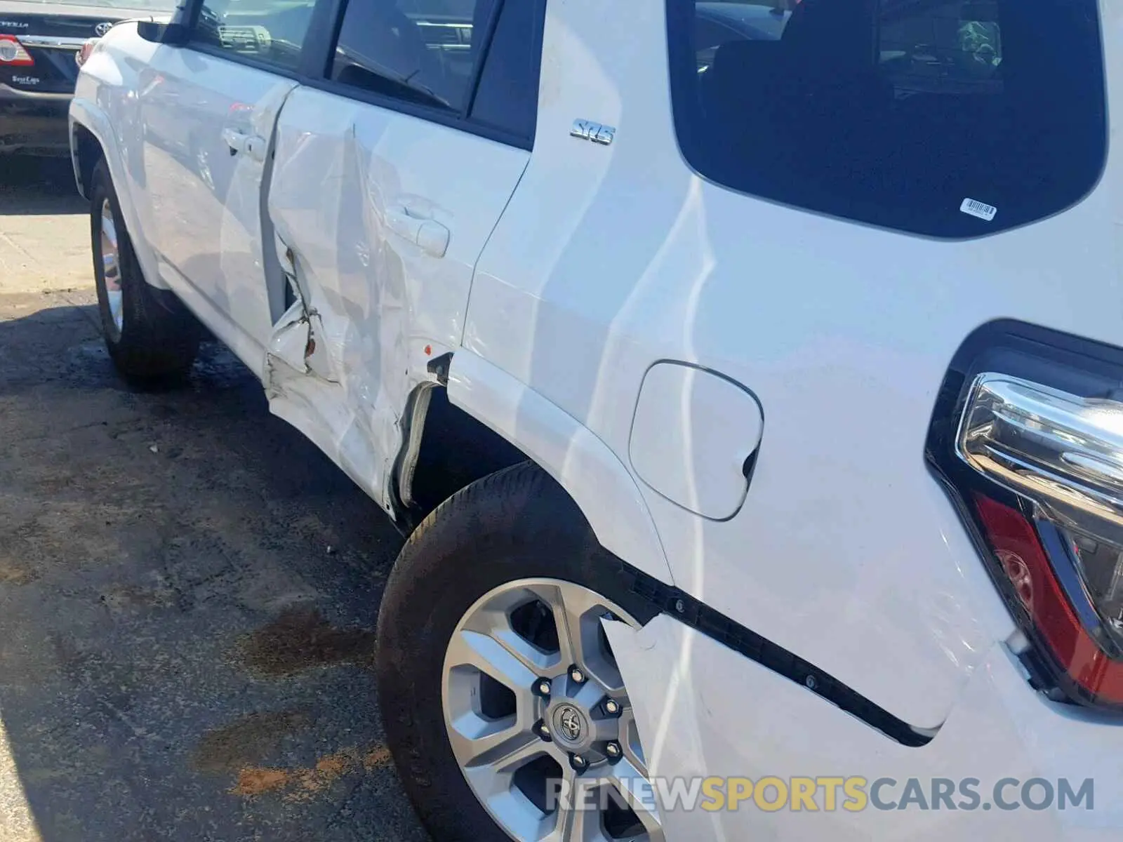 9 Photograph of a damaged car JTEZU5JRXK5193376 TOYOTA 4RUNNER SR 2019