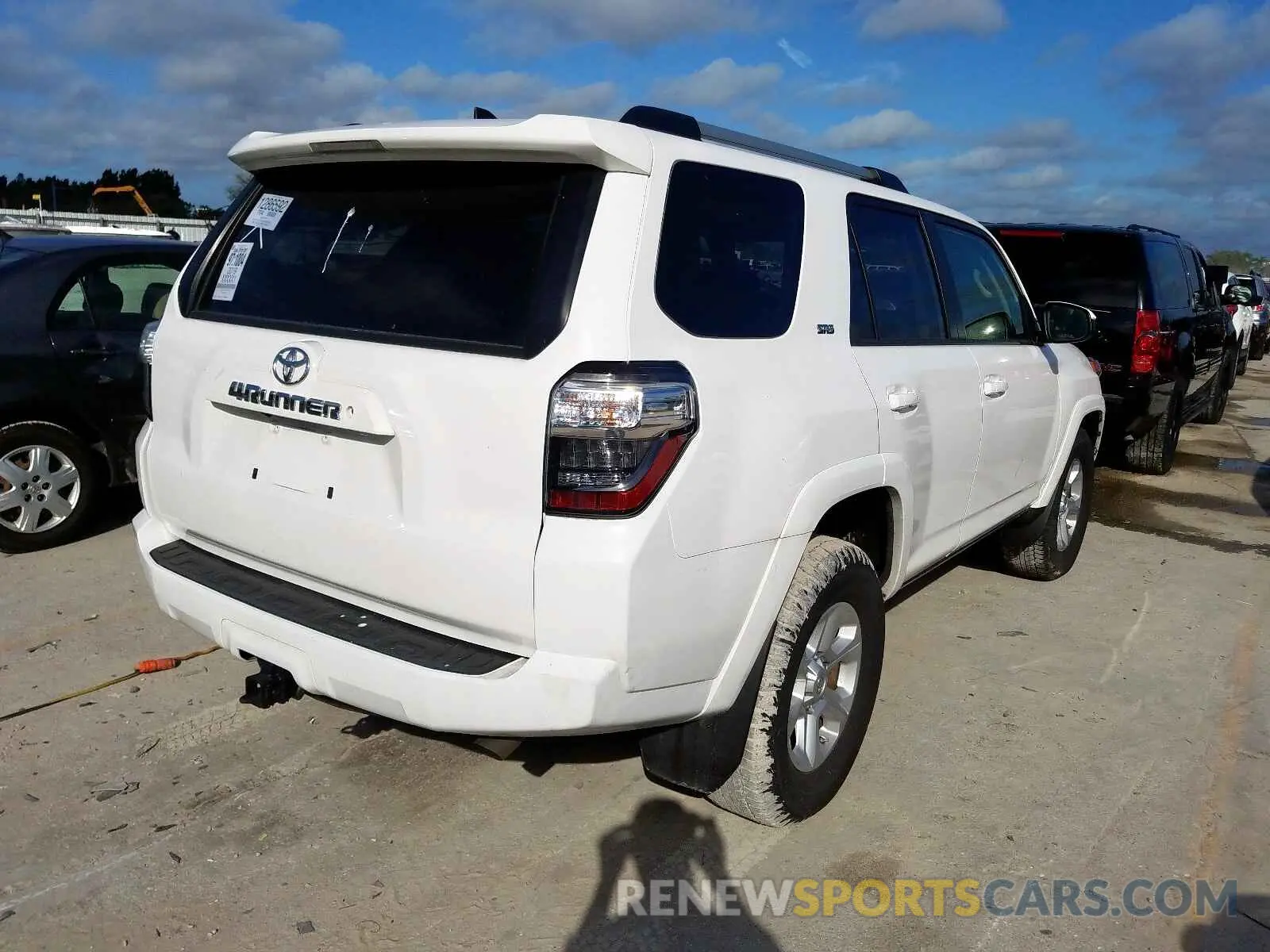 4 Photograph of a damaged car JTEZU5JRXK5194043 TOYOTA 4RUNNER SR 2019