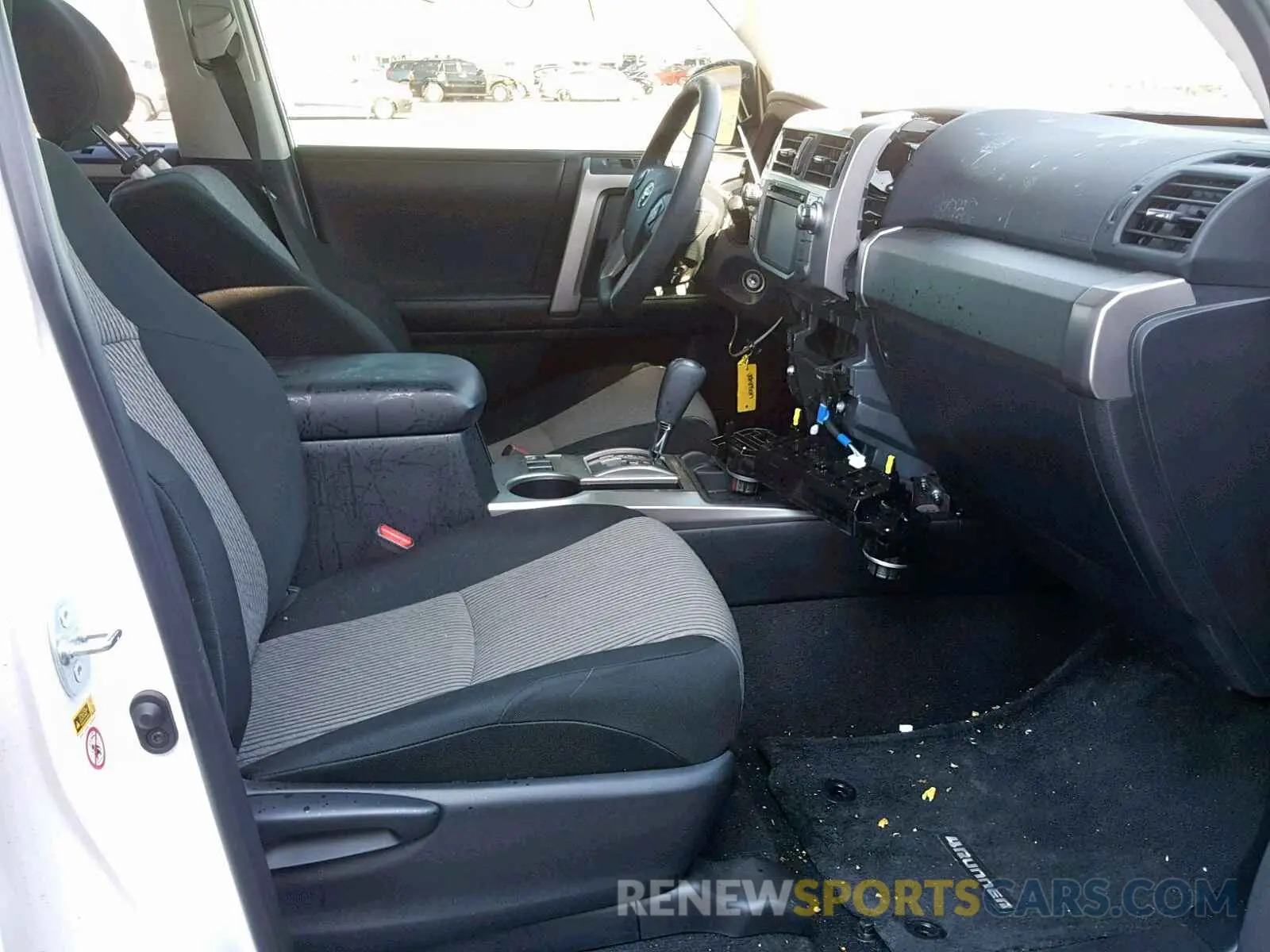 5 Photograph of a damaged car JTEZU5JRXK5194267 TOYOTA 4RUNNER SR 2019