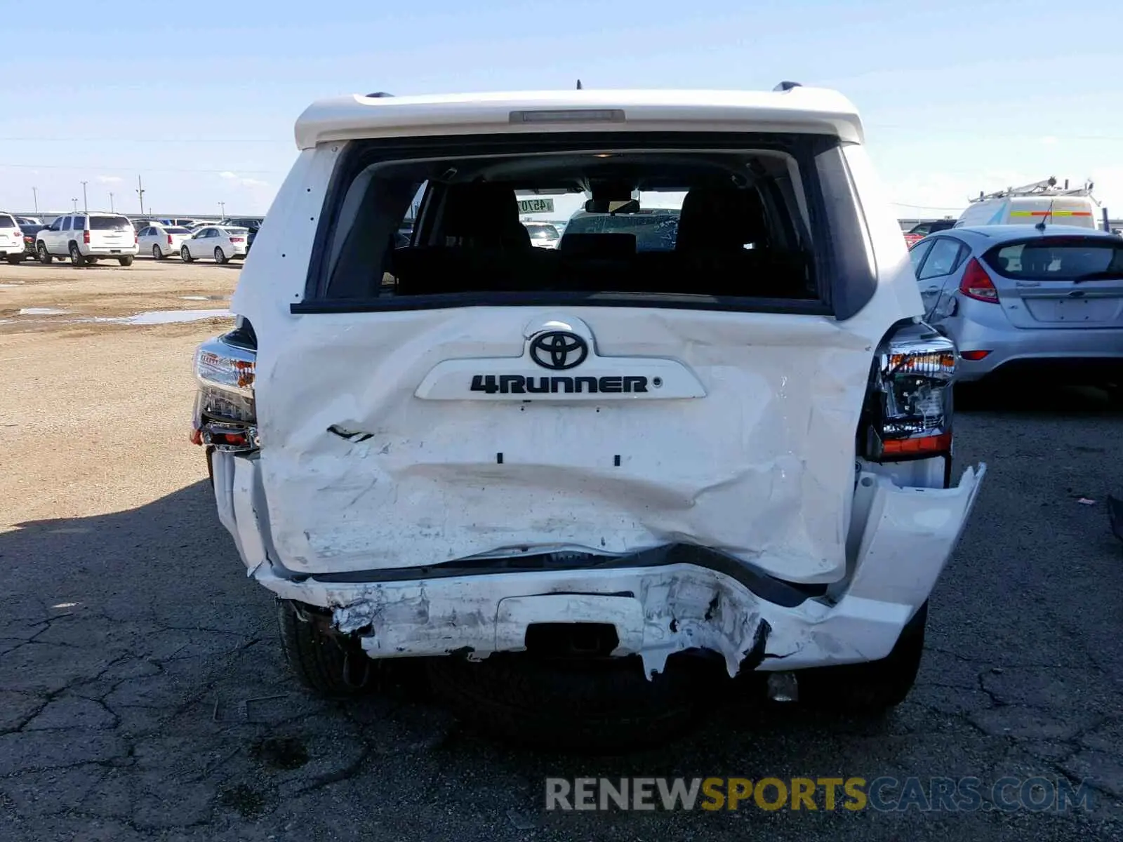 9 Photograph of a damaged car JTEZU5JRXK5194267 TOYOTA 4RUNNER SR 2019