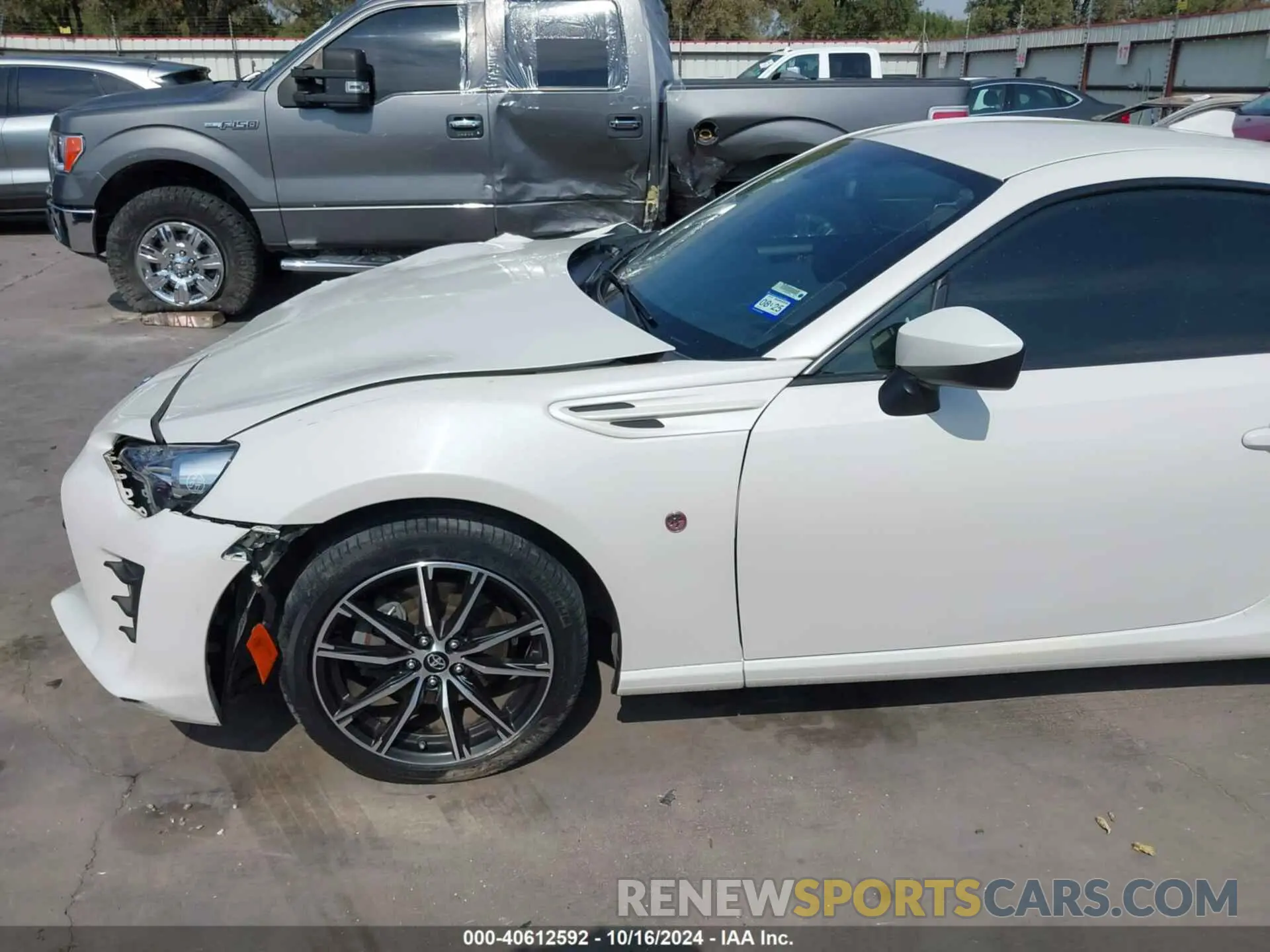 18 Photograph of a damaged car JF1ZNAA10K8700956 TOYOTA 86 2019