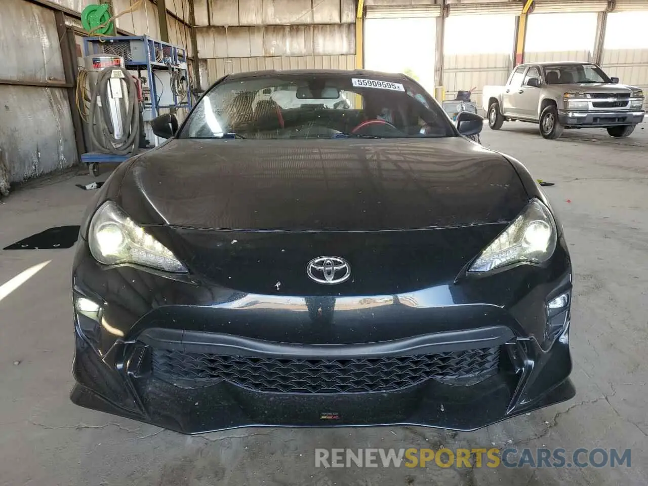 5 Photograph of a damaged car JF1ZNAE19K9701575 TOYOTA 86 2019