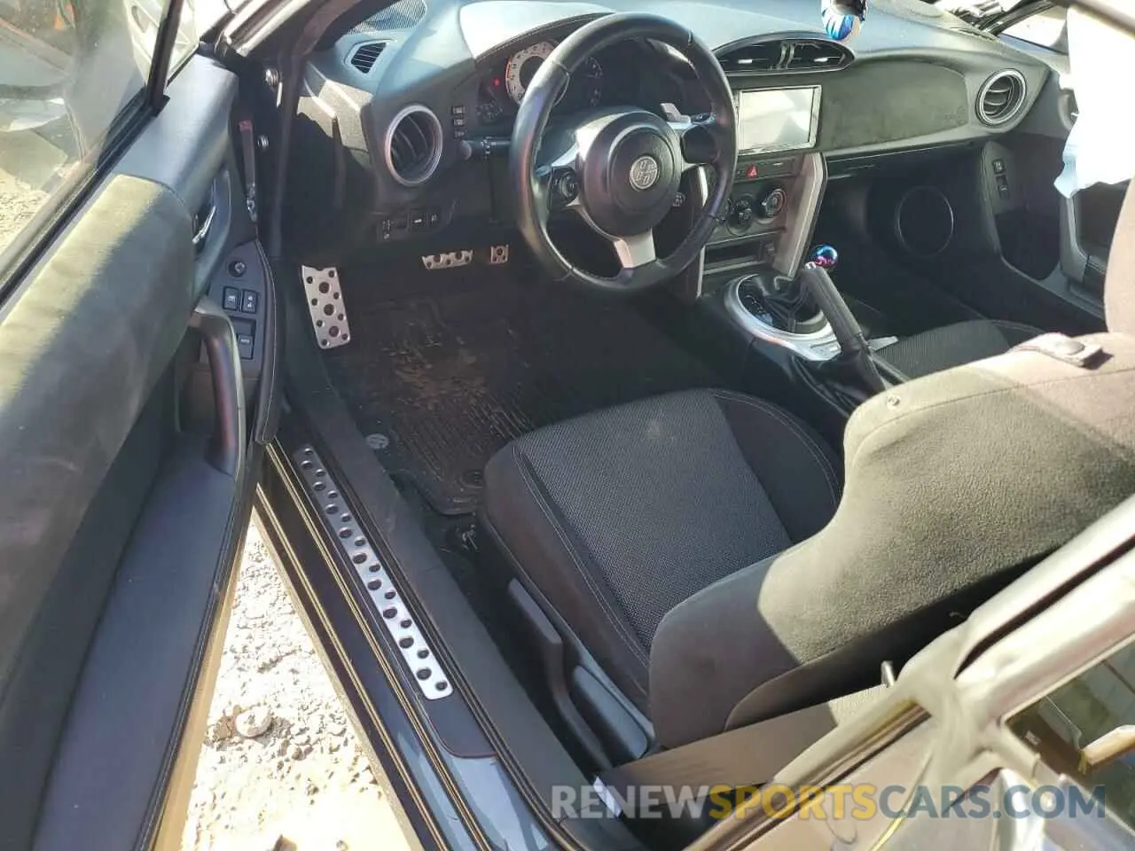 8 Photograph of a damaged car JF1ZNAA10L8752976 TOYOTA 86 2020