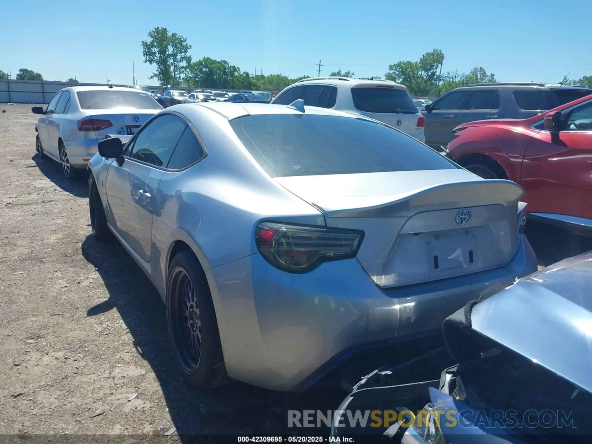 3 Photograph of a damaged car JF1ZNAA11L9751233 TOYOTA 86 2020