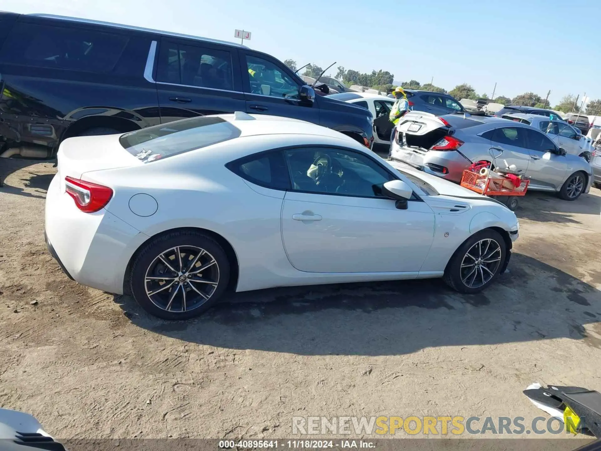 14 Photograph of a damaged car JF1ZNAA12L8753644 TOYOTA 86 2020
