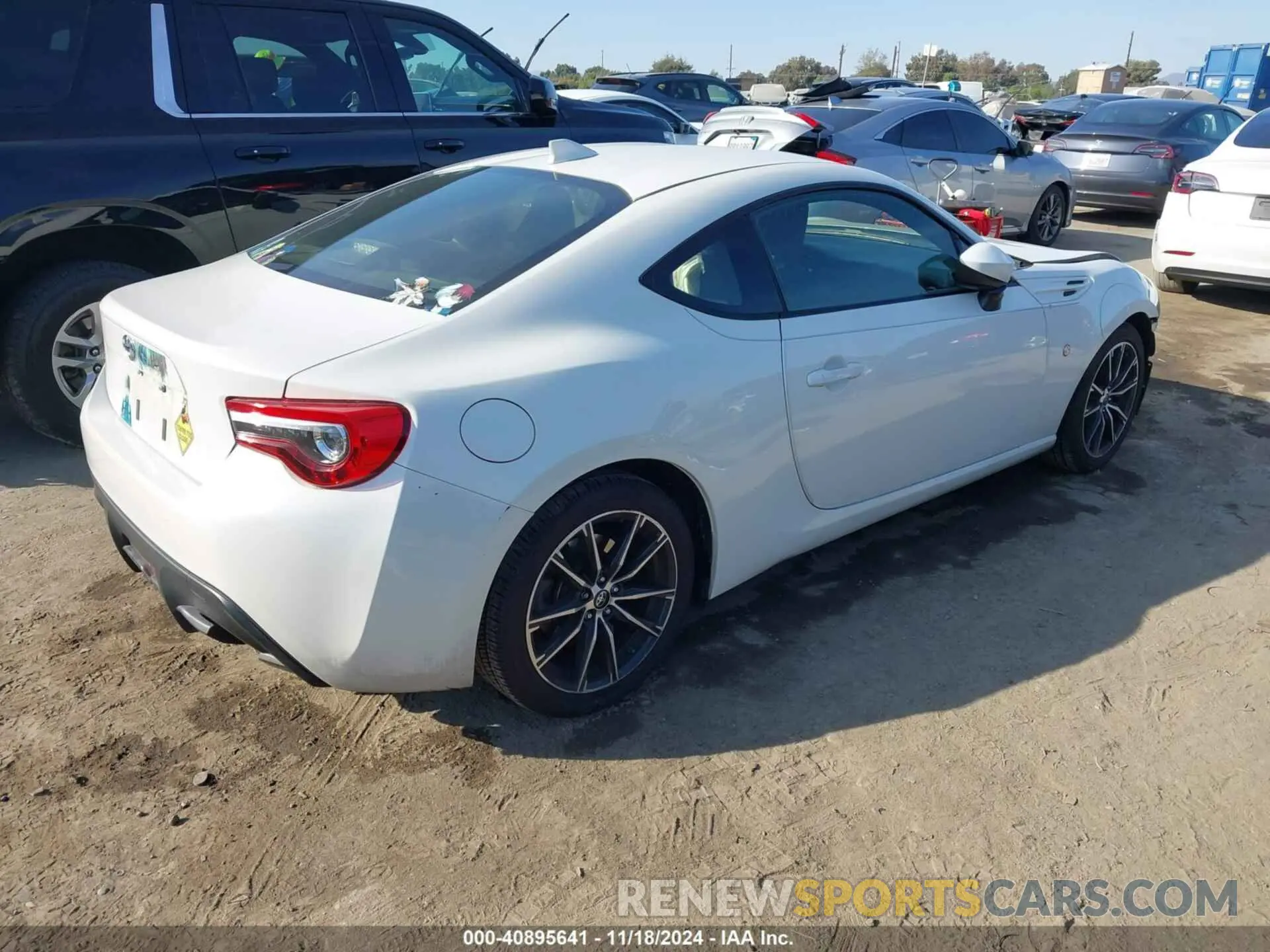 4 Photograph of a damaged car JF1ZNAA12L8753644 TOYOTA 86 2020