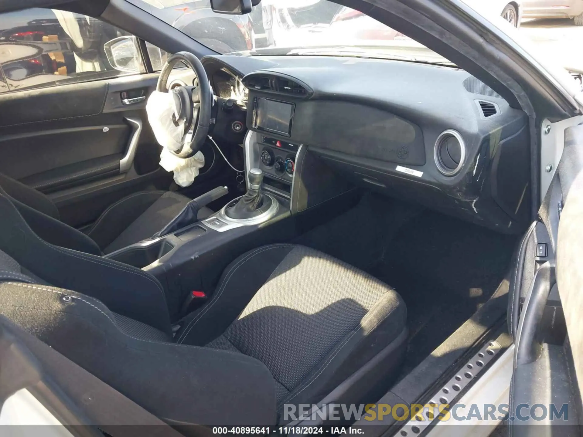 5 Photograph of a damaged car JF1ZNAA12L8753644 TOYOTA 86 2020