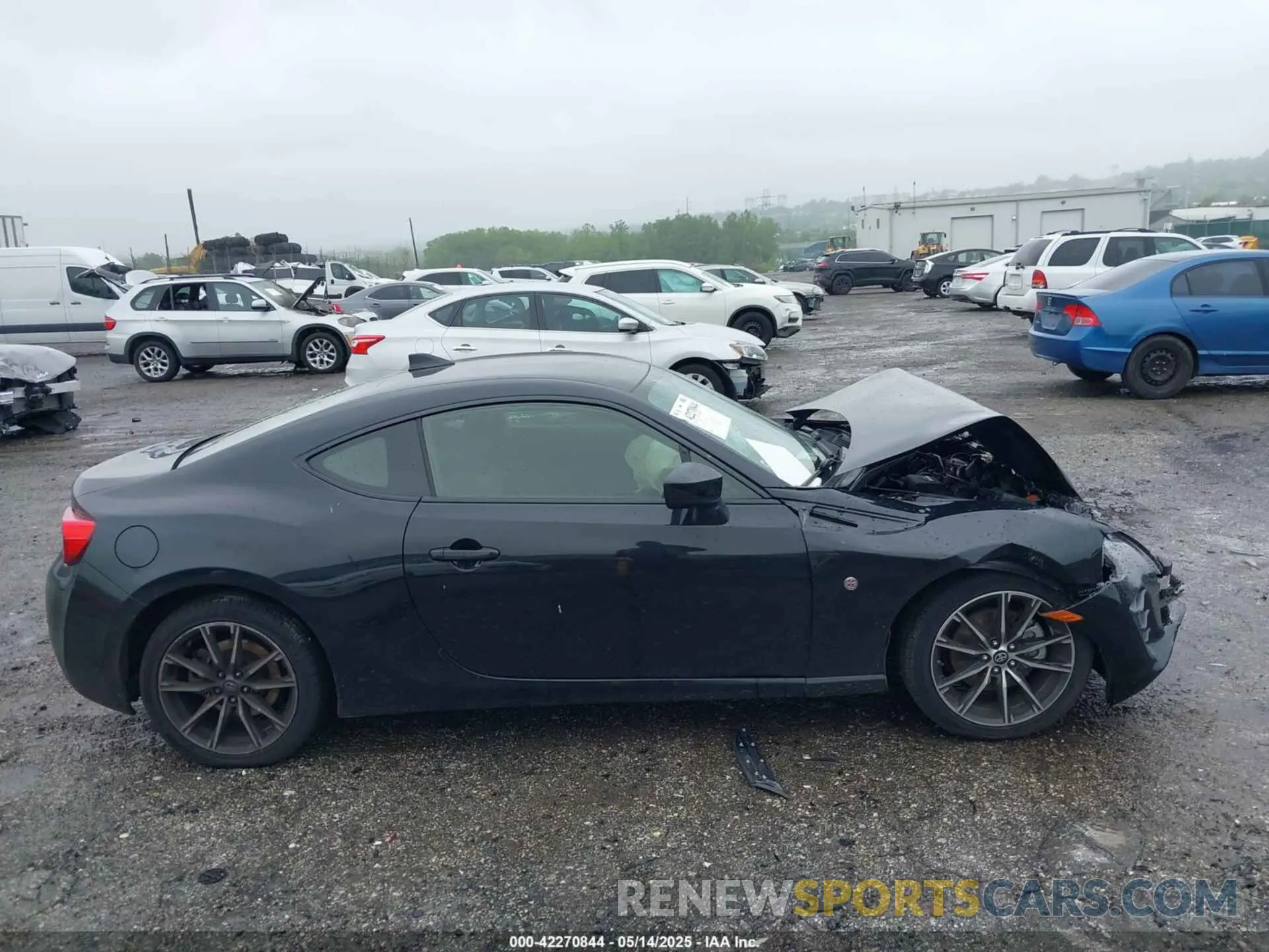 14 Photograph of a damaged car JF1ZNAA13L8752423 TOYOTA 86 2020