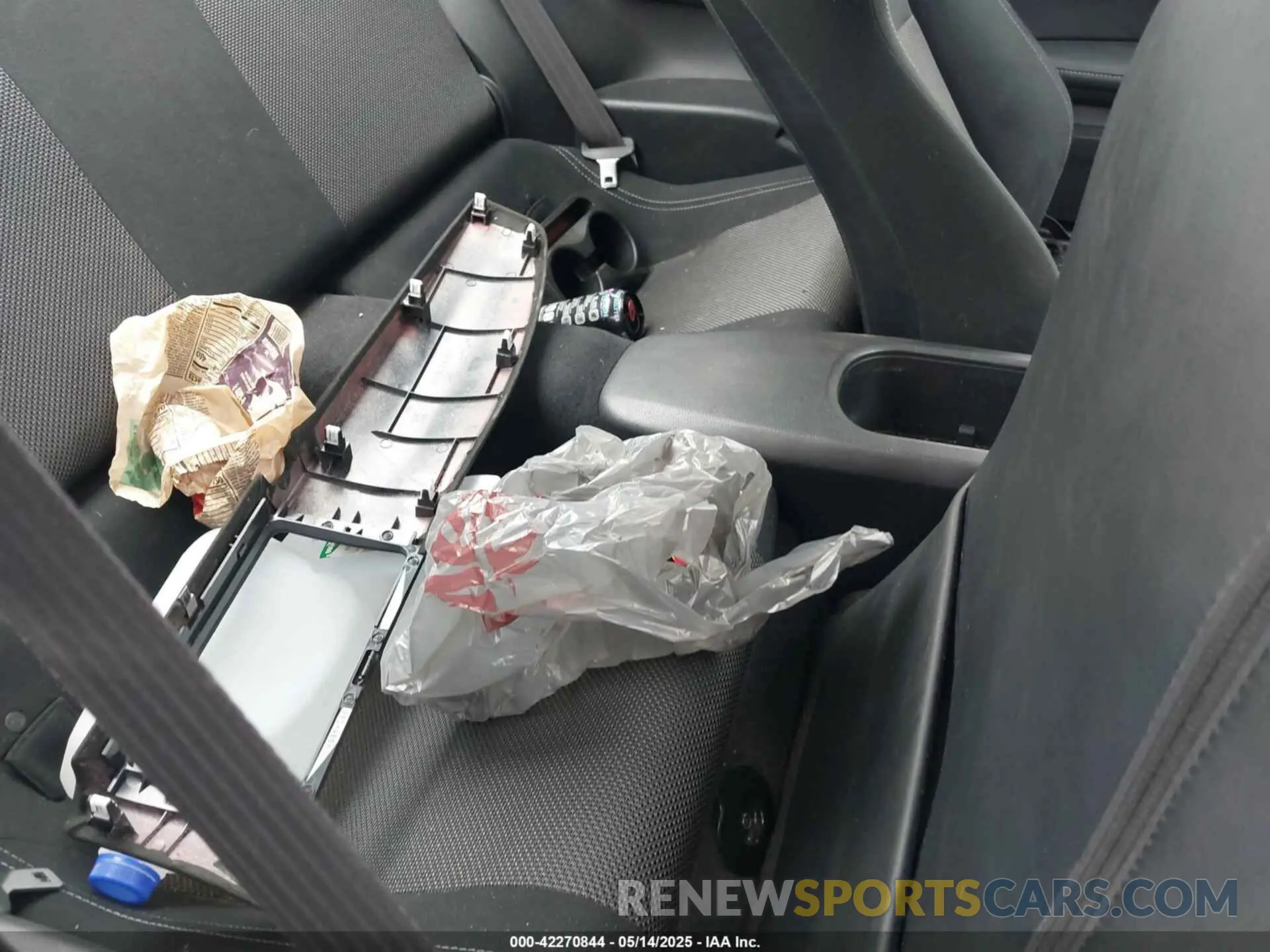 8 Photograph of a damaged car JF1ZNAA13L8752423 TOYOTA 86 2020