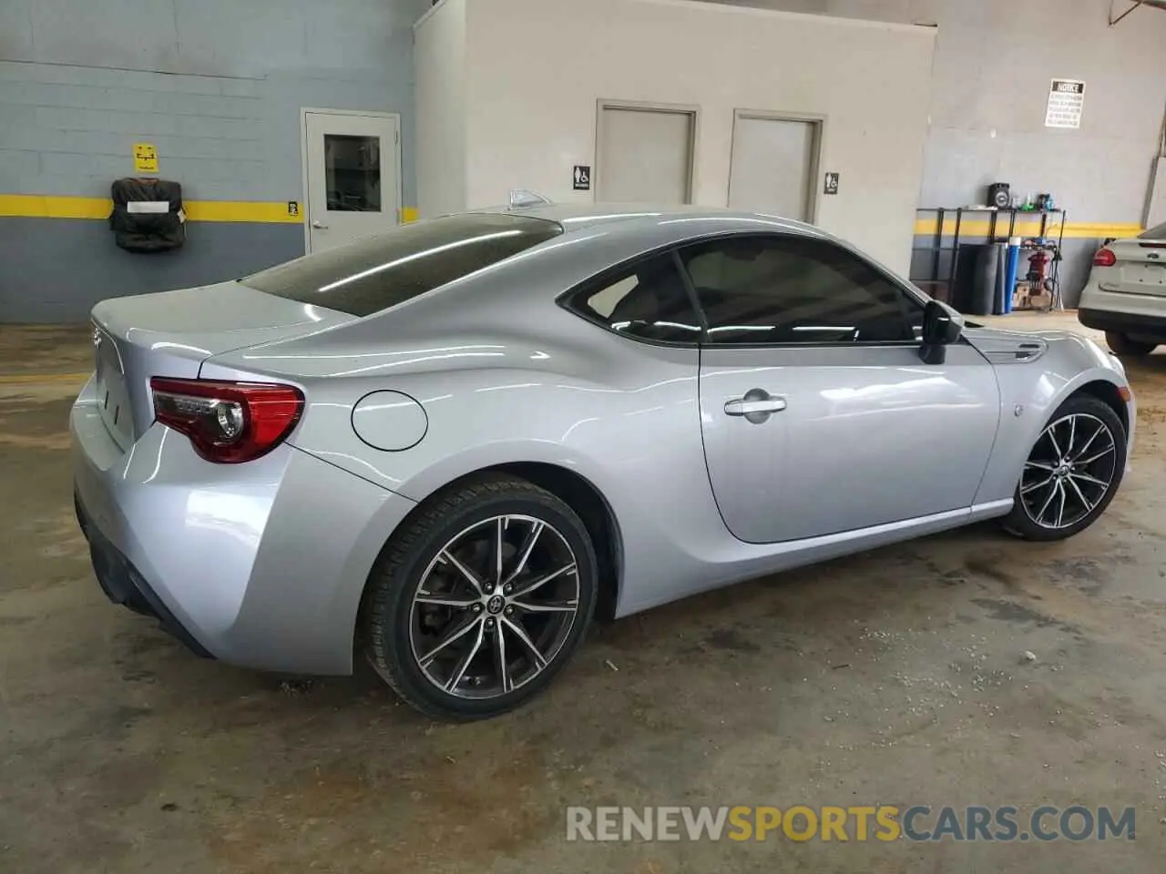 3 Photograph of a damaged car JF1ZNAA18L8753311 TOYOTA 86 2020