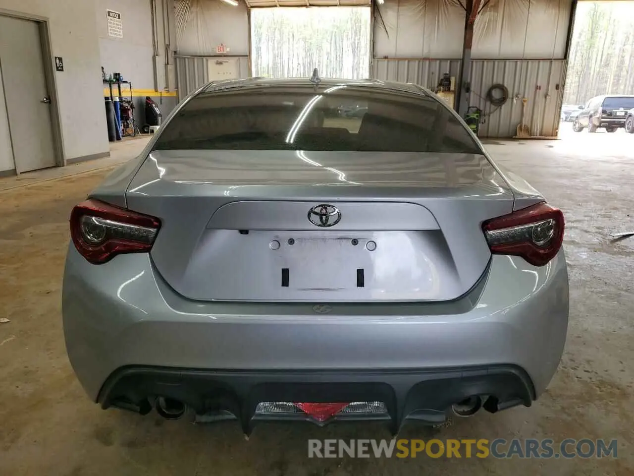 6 Photograph of a damaged car JF1ZNAA18L8753311 TOYOTA 86 2020