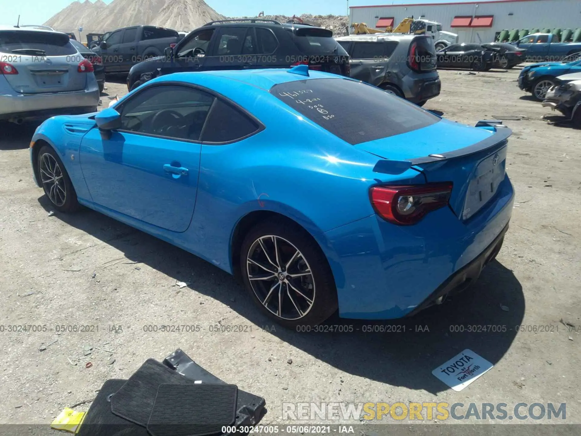 3 Photograph of a damaged car JF1ZNAE10L8753054 TOYOTA 86 2020