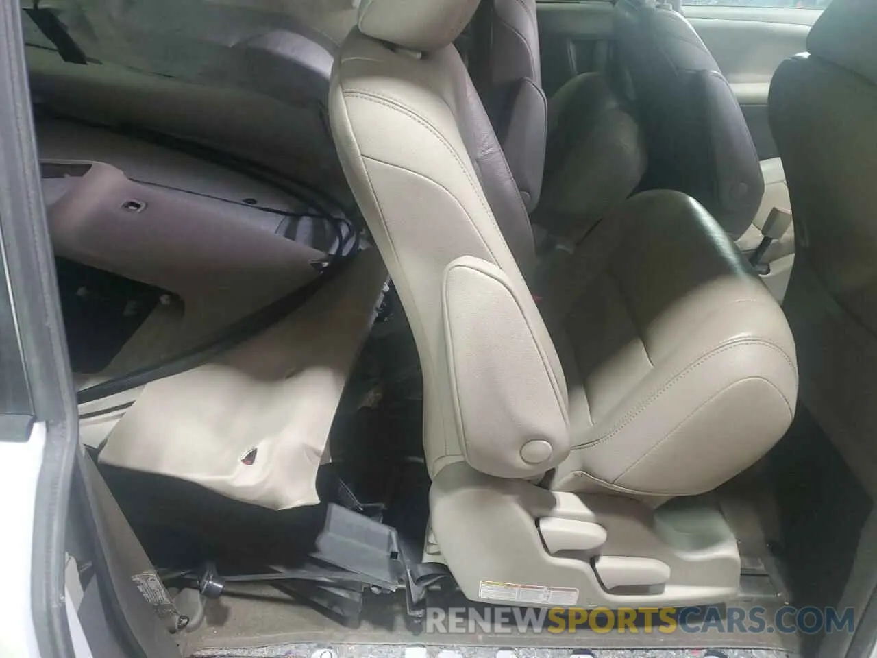11 Photograph of a damaged car 5TDDZ3DC0KS217173 TOYOTA All Models 2019