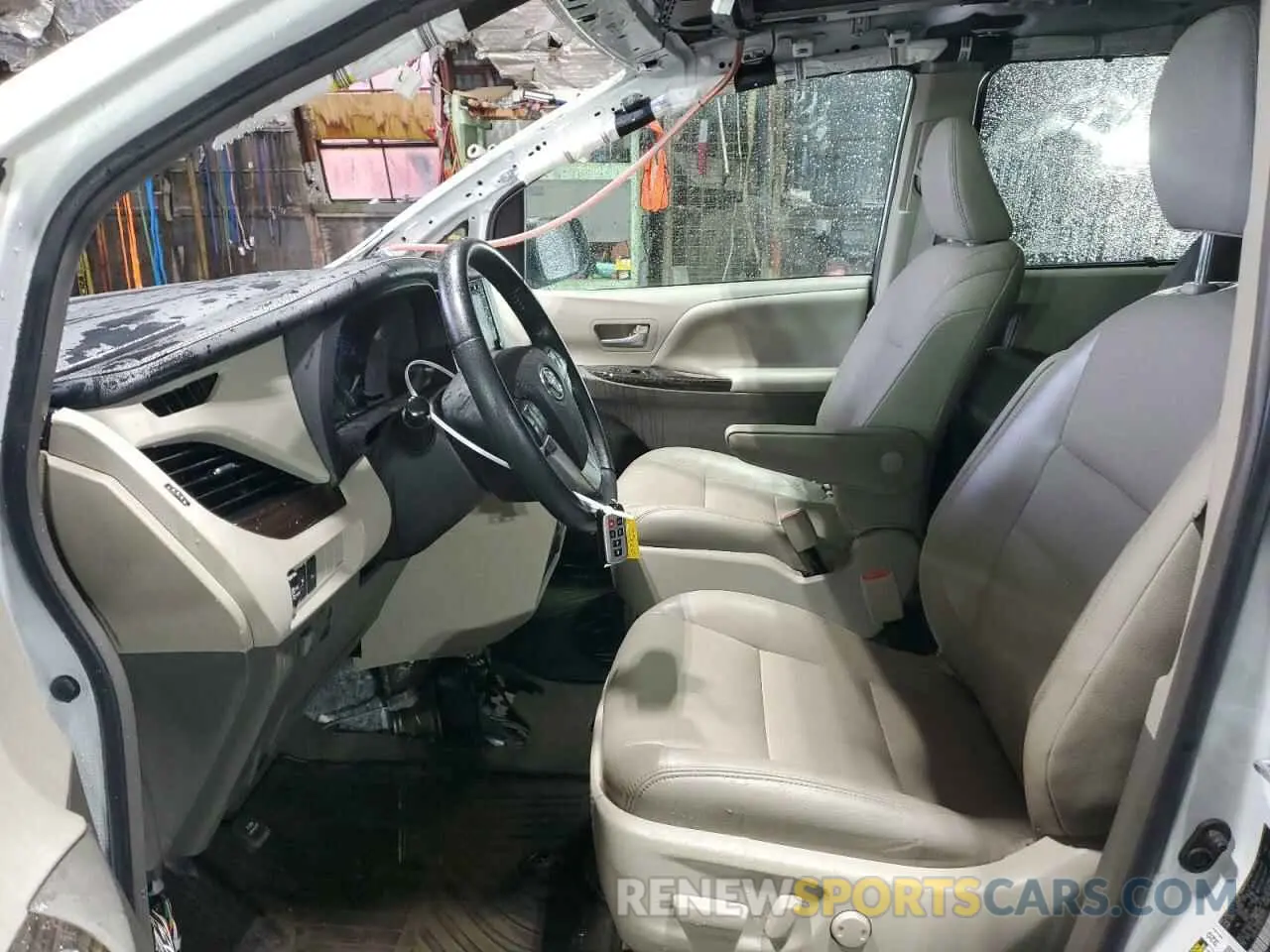 7 Photograph of a damaged car 5TDDZ3DC0KS217173 TOYOTA All Models 2019
