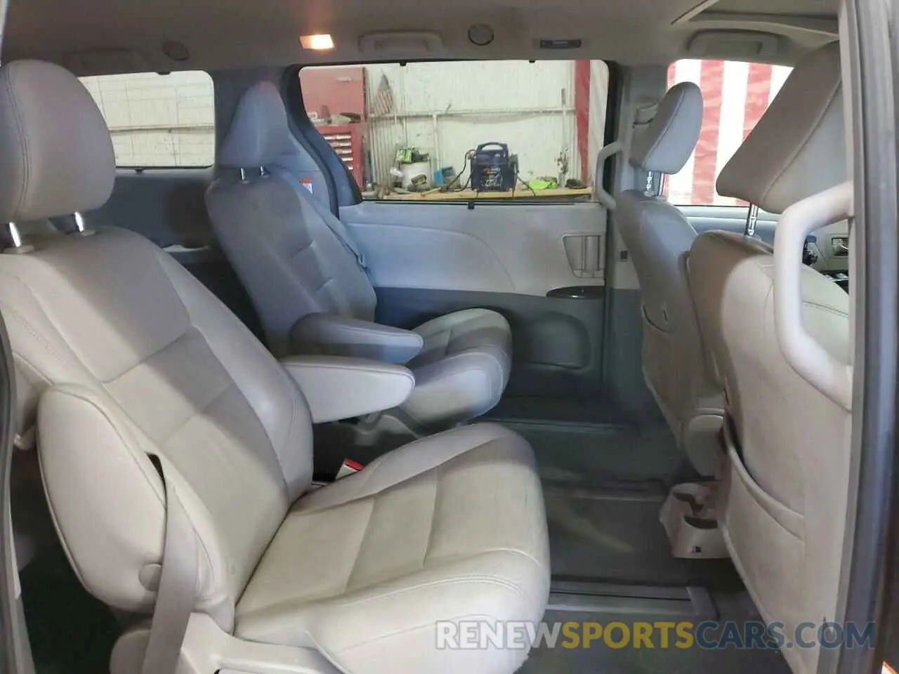 11 Photograph of a damaged car 5TDDZ3DC4KS217192 TOYOTA All Models 2019