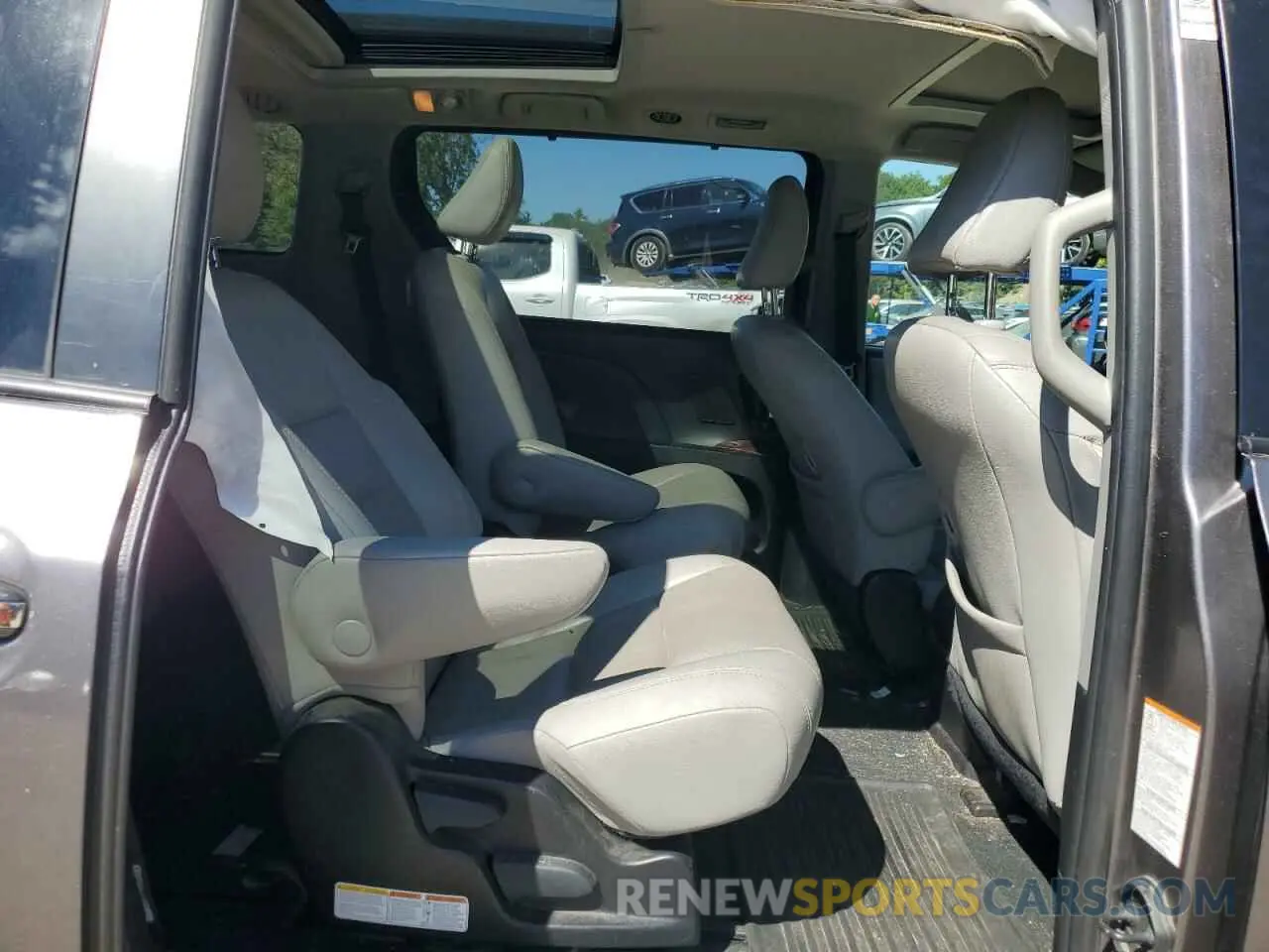 11 Фотография поврежденного автомобиля 5TDDZ3DC7KS222628 TOYOTA All Models 2019